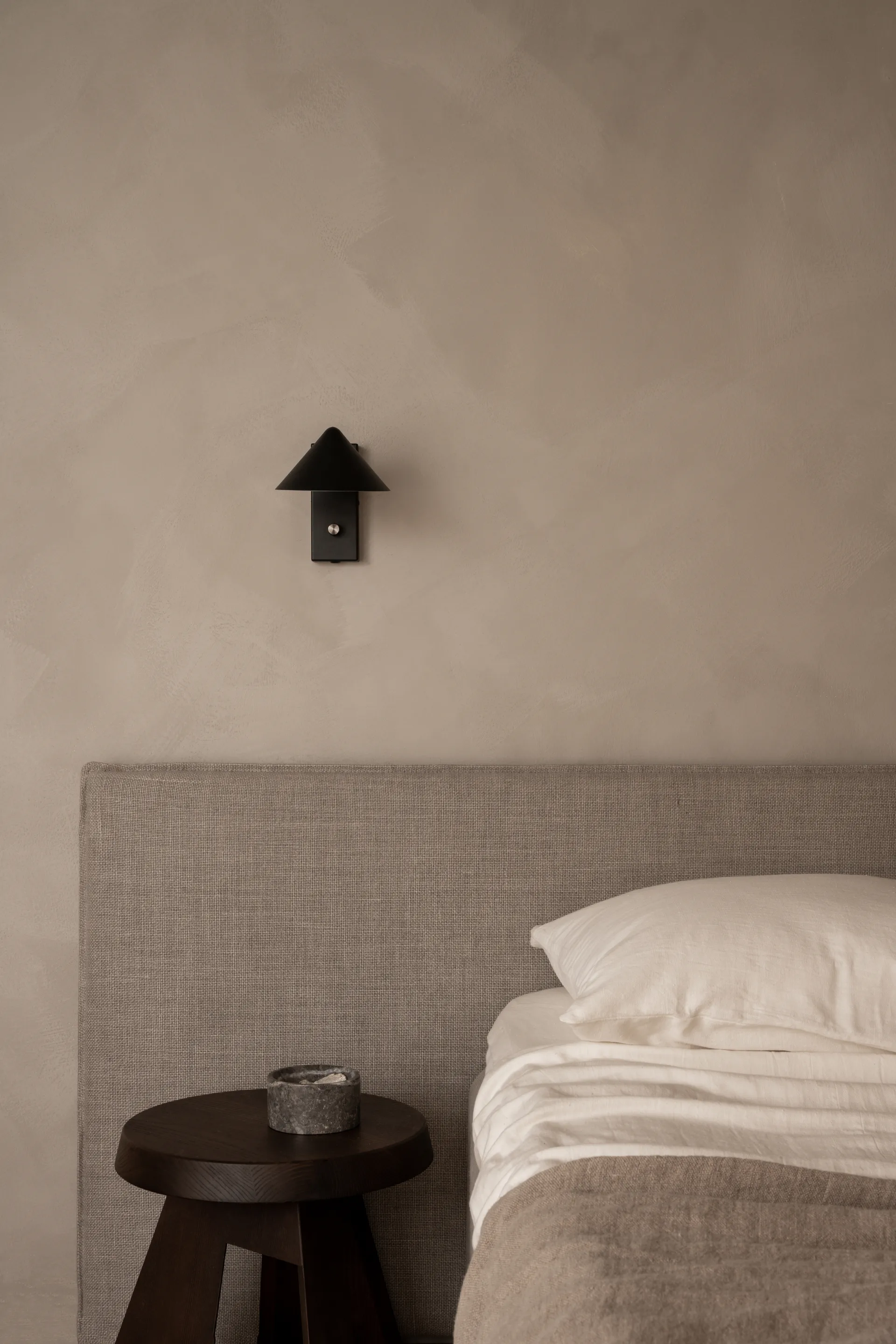 Kuro wall lamp, Black, Ø14x16 cm, read Watt & Veke