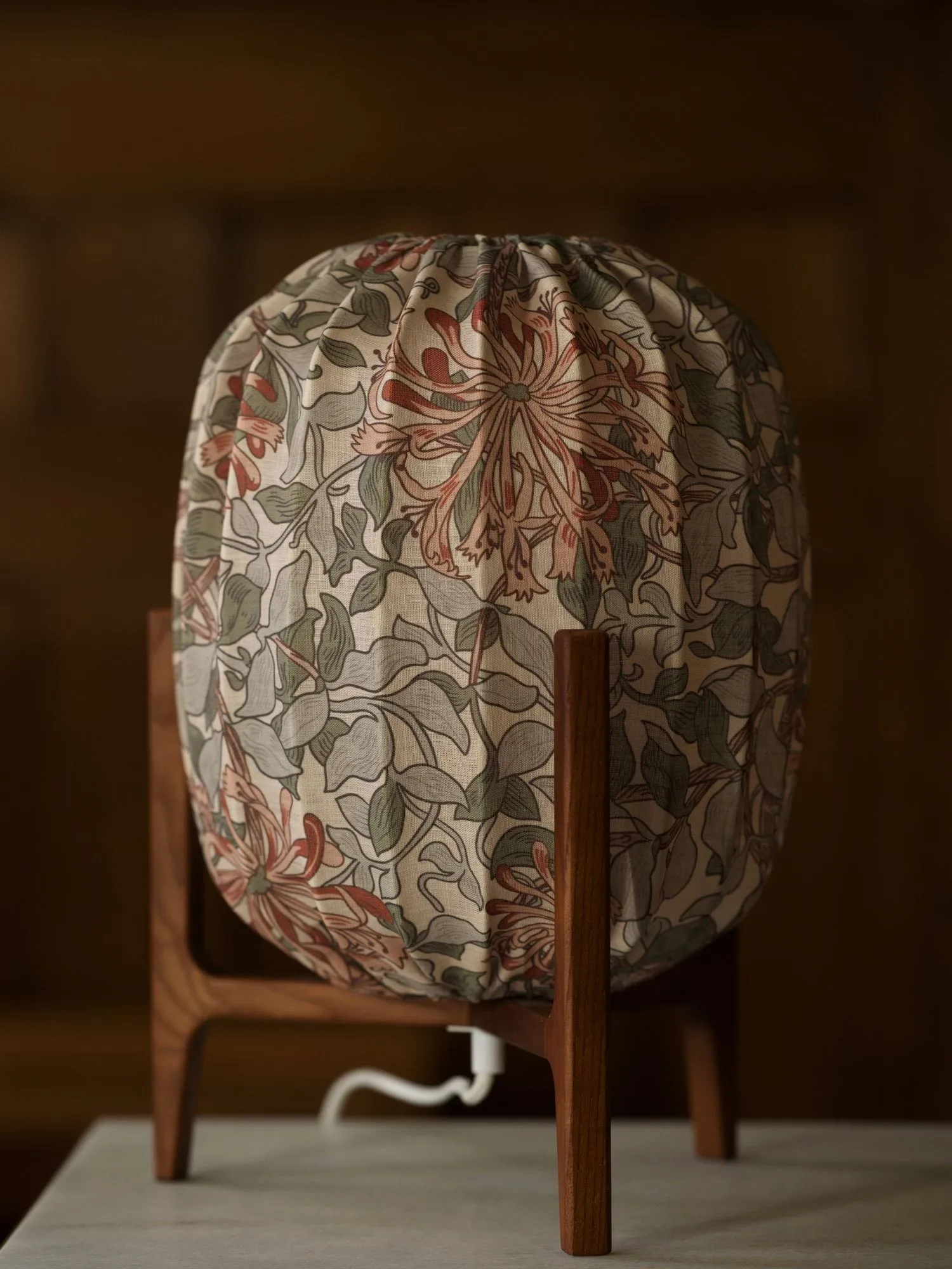 Prisma table lamp, Dark ash-Honeysuckle beige, Ø27x42 cm Watt & Veke