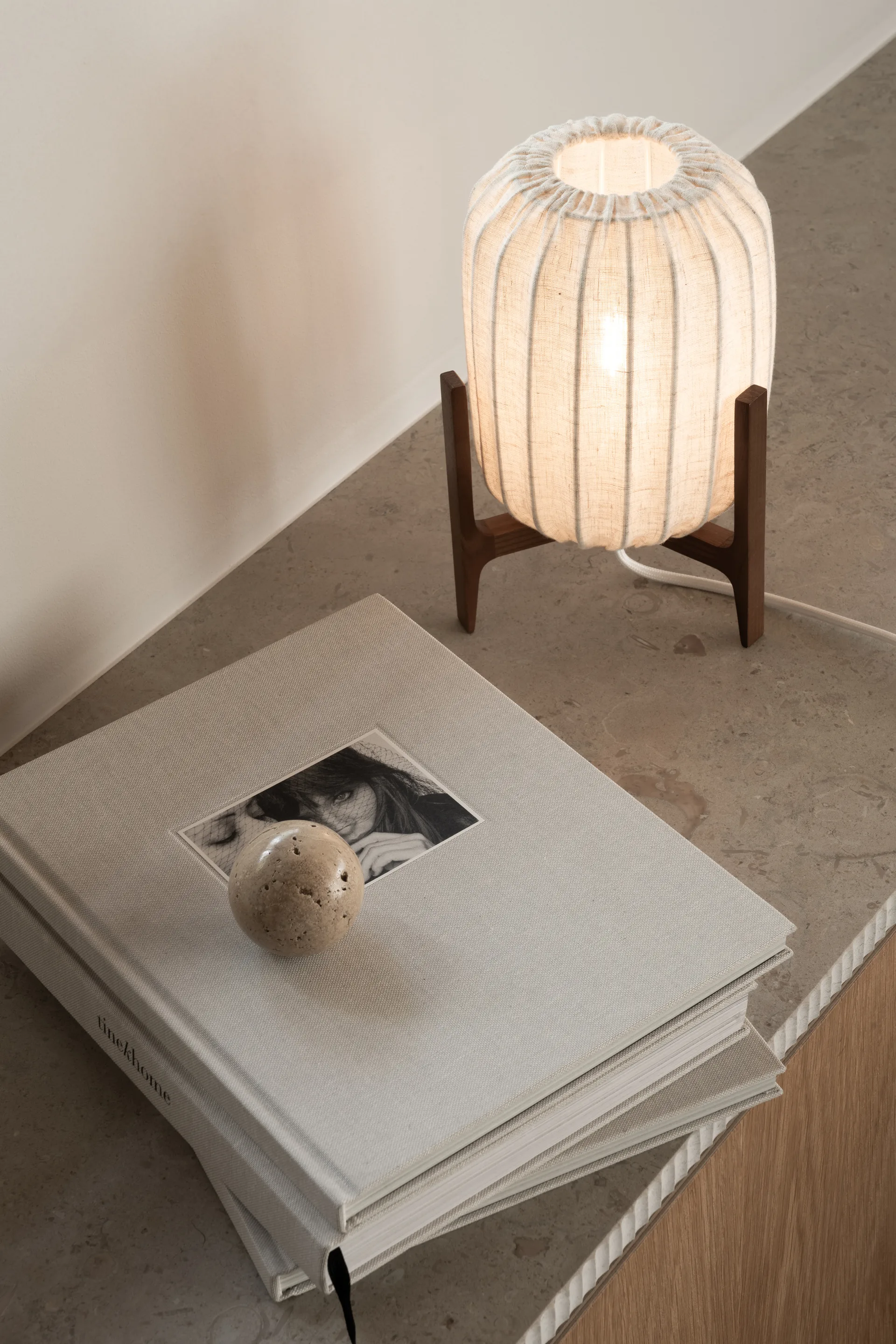 Prisma table lamp, Dark ash-Natural, Mini Ø16x24.3 cm Watt & Veke