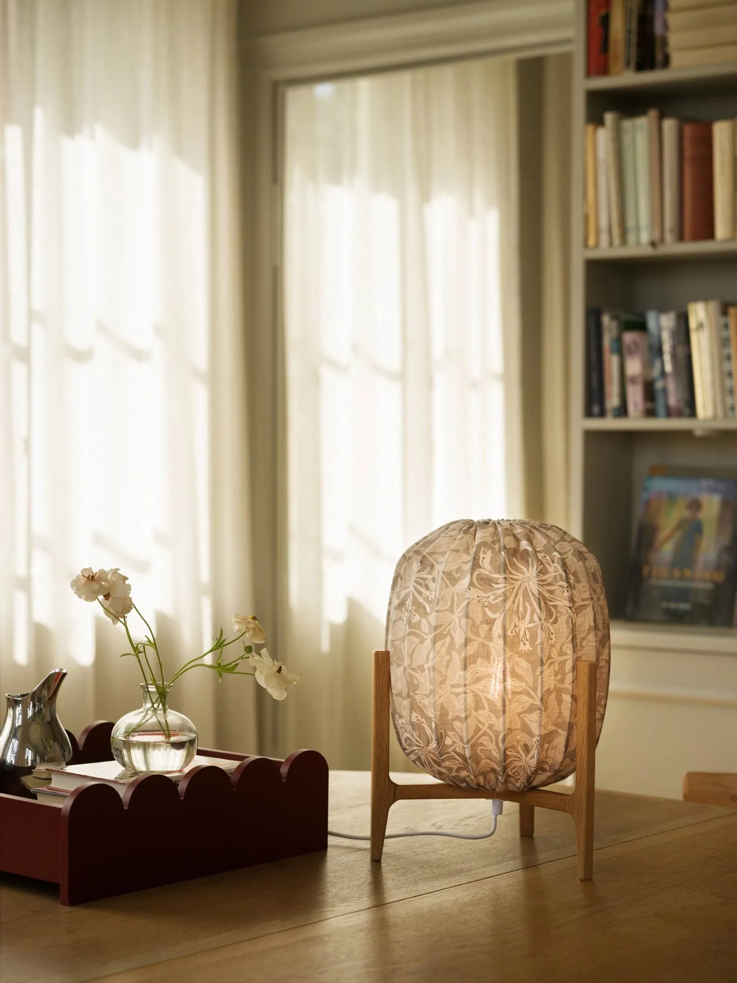 Prisma table lamp, Oak-Honeysuckle beige, Ø27x42 cm Watt & Veke