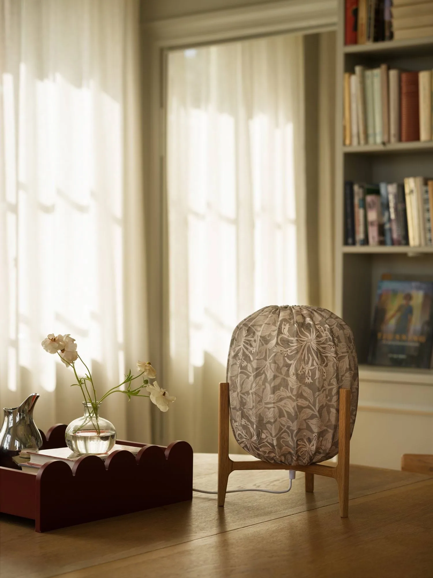 Prisma table lamp, Oak-Honeysuckle beige, Ø27x42 cm Watt & Veke