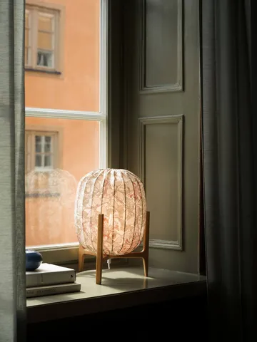 Prisma table lamp - Oak-Honeysuckle blush, Ø27x42 cm - Watt & Veke