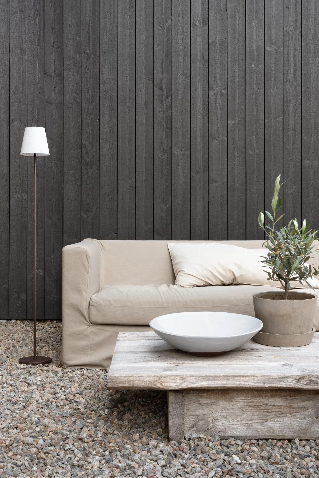 Tyra floor lamp portable Ø14 cm, Coffee Watt & Veke