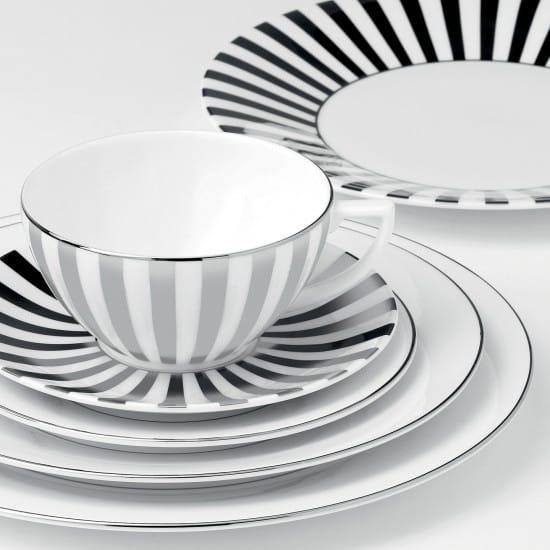Platinum tea saucer striped - large - Wedgwood