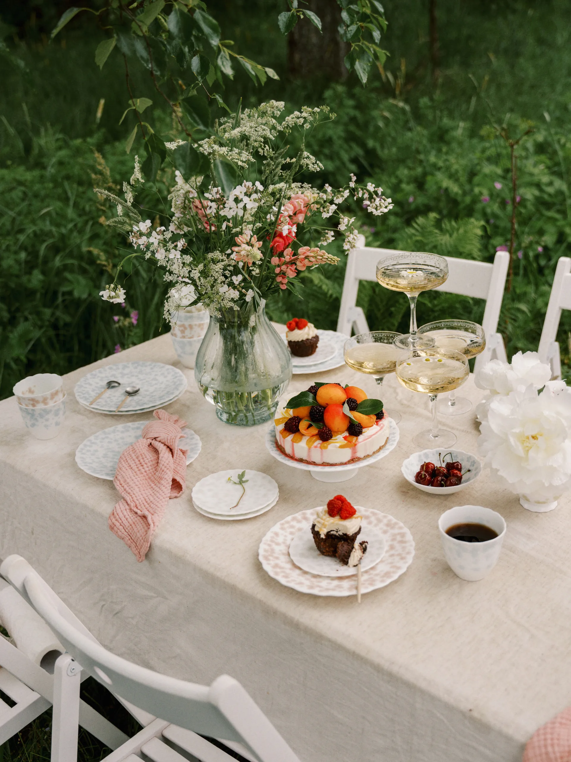 Slåpeblom plate Ø13 cm, grey Wik & Walsøe