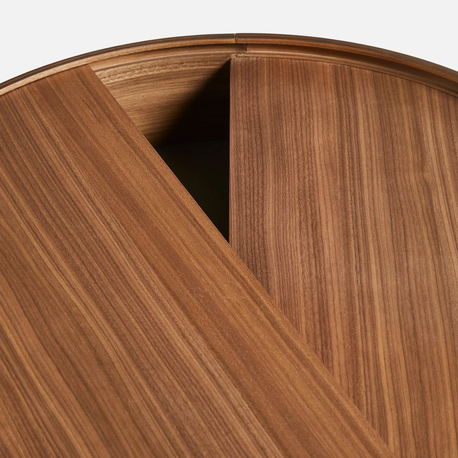 Arc coffee tableØ66 cm, Walnut Woud