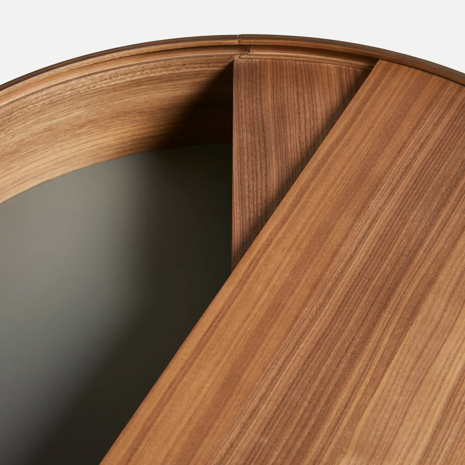 Arc coffee tableØ66 cm, Walnut Woud