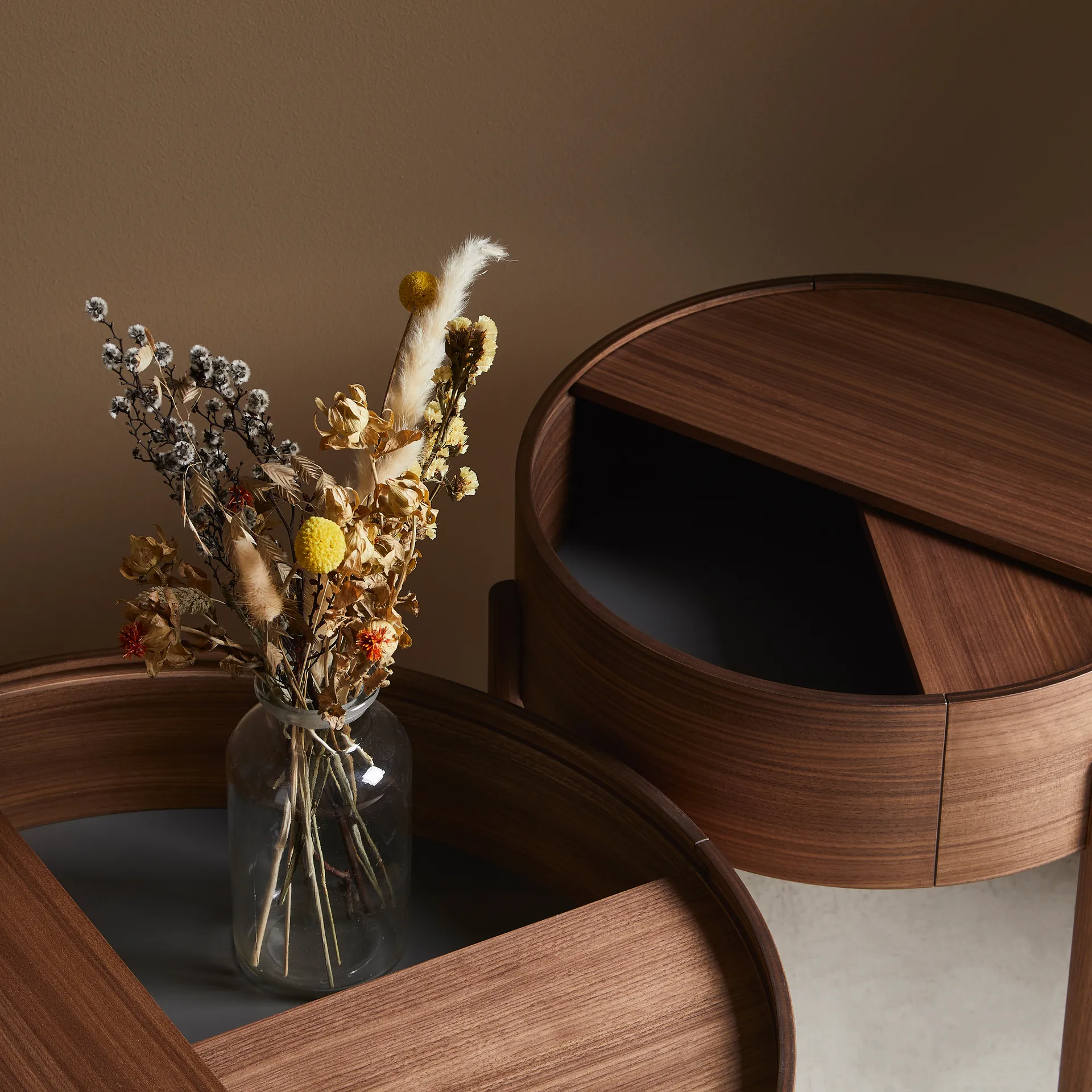 Arc coffee tableØ66 cm, Walnut Woud