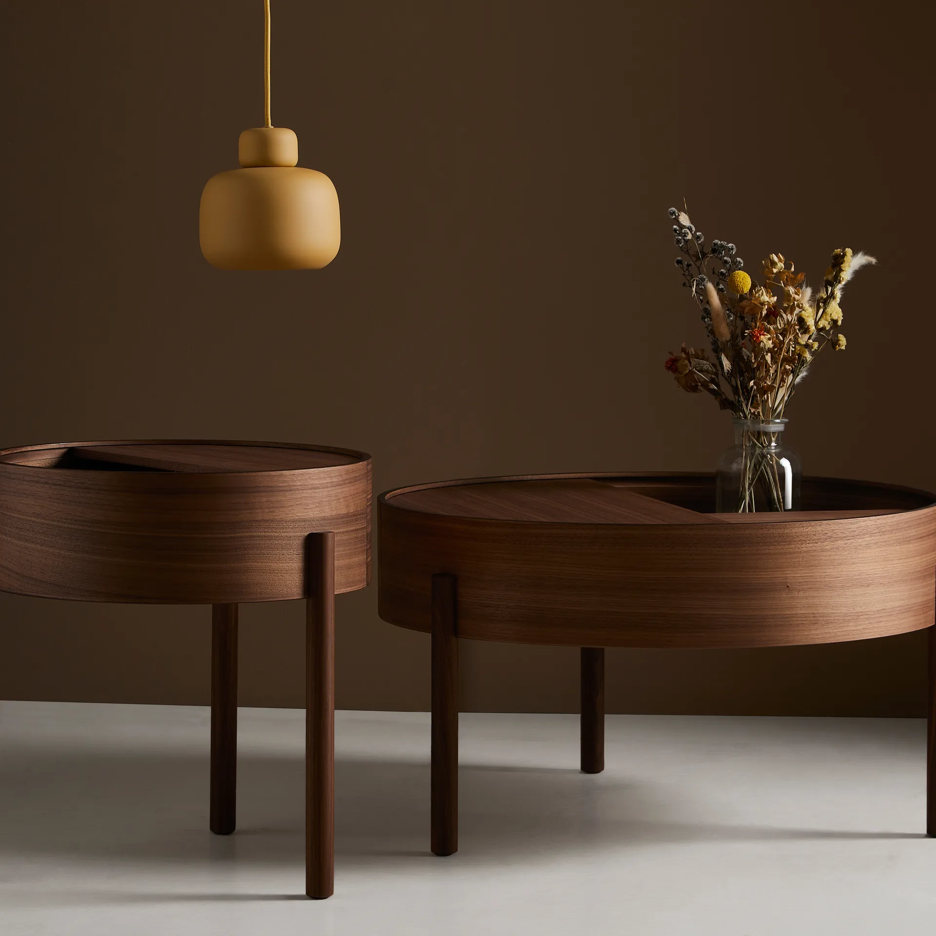 Arc coffee tableØ66 cm, Walnut Woud