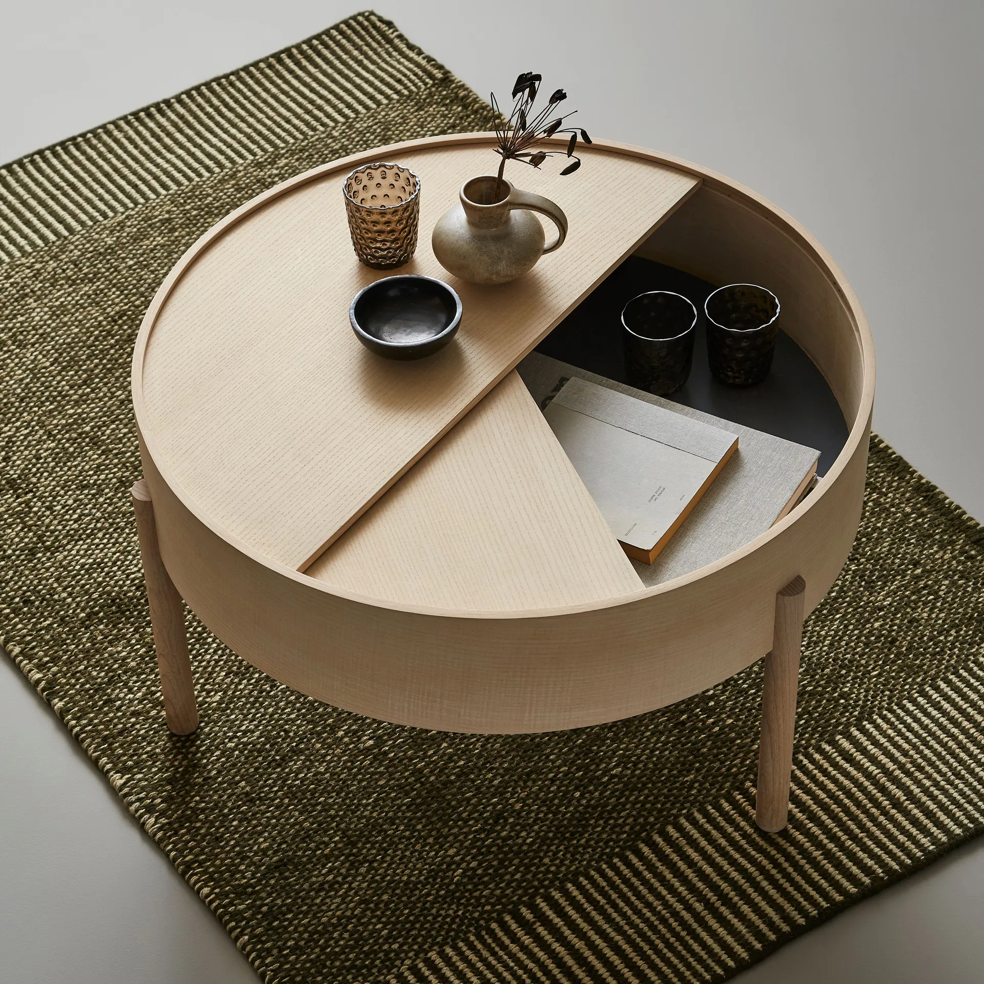 Arc coffee tableØ66 cm, White-pigmented ash Woud