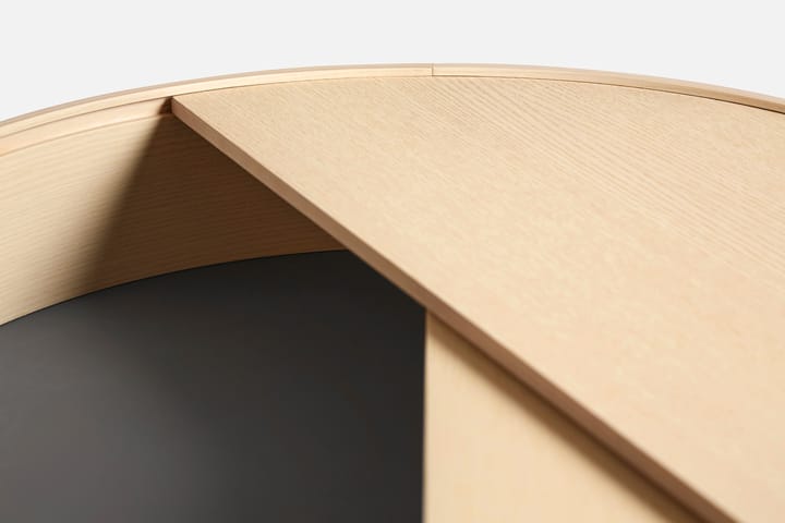 Arc coffee tableØ66 cm, White pigmented oak Woud