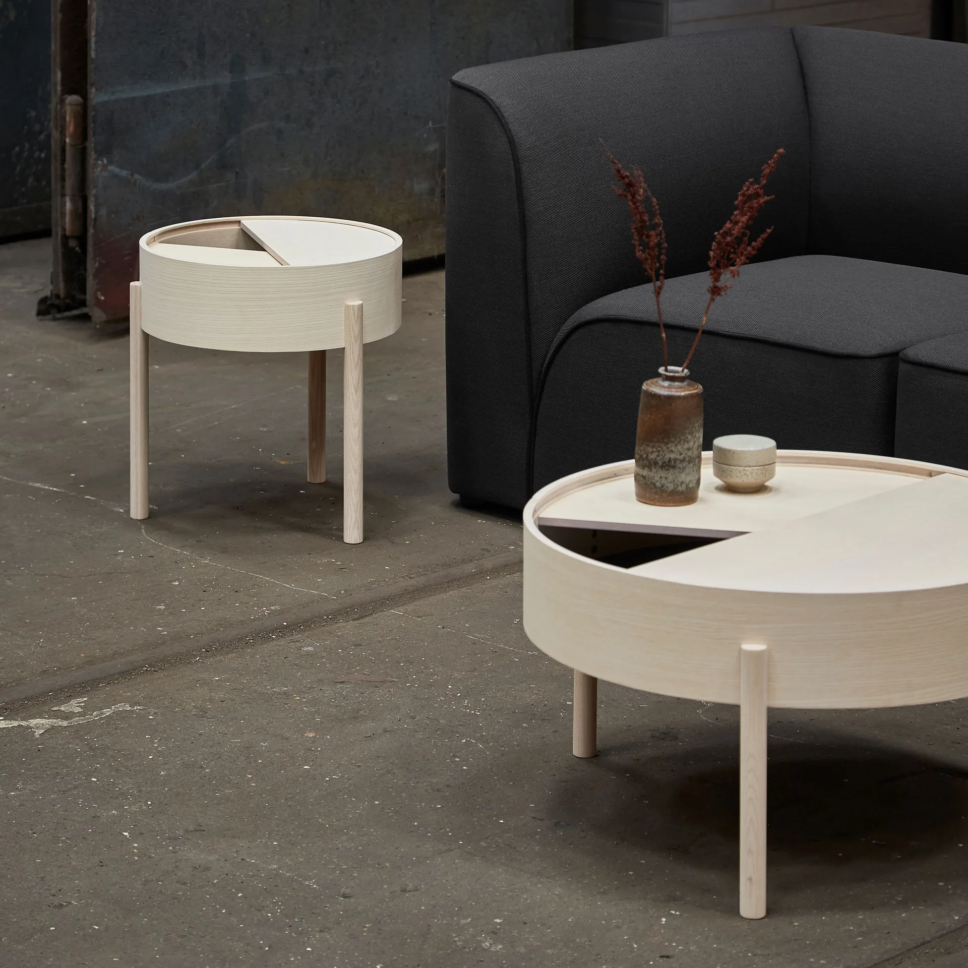 Arc side table, White-pigmented ash Woud