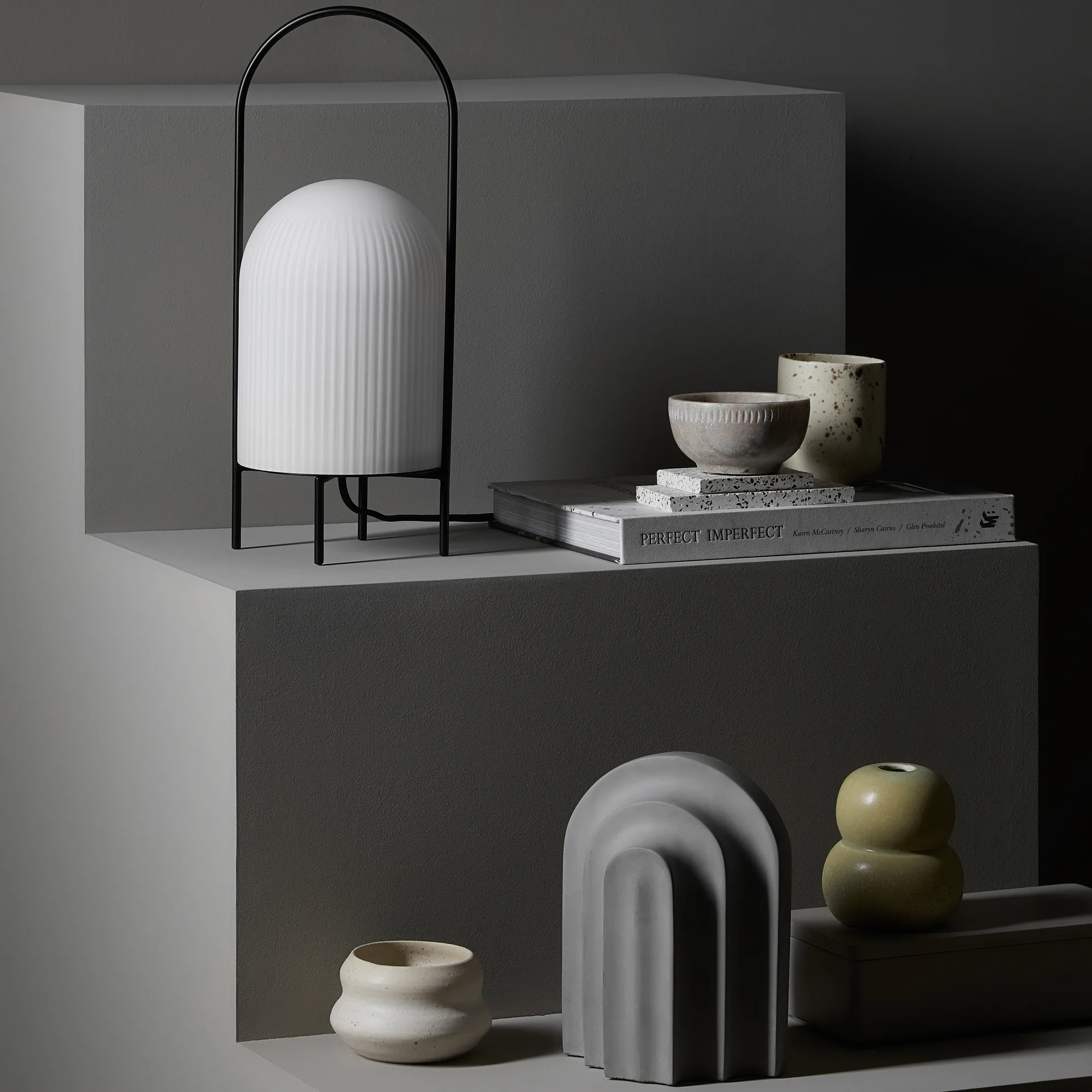 Arkiv bookend, grey concrete Woud
