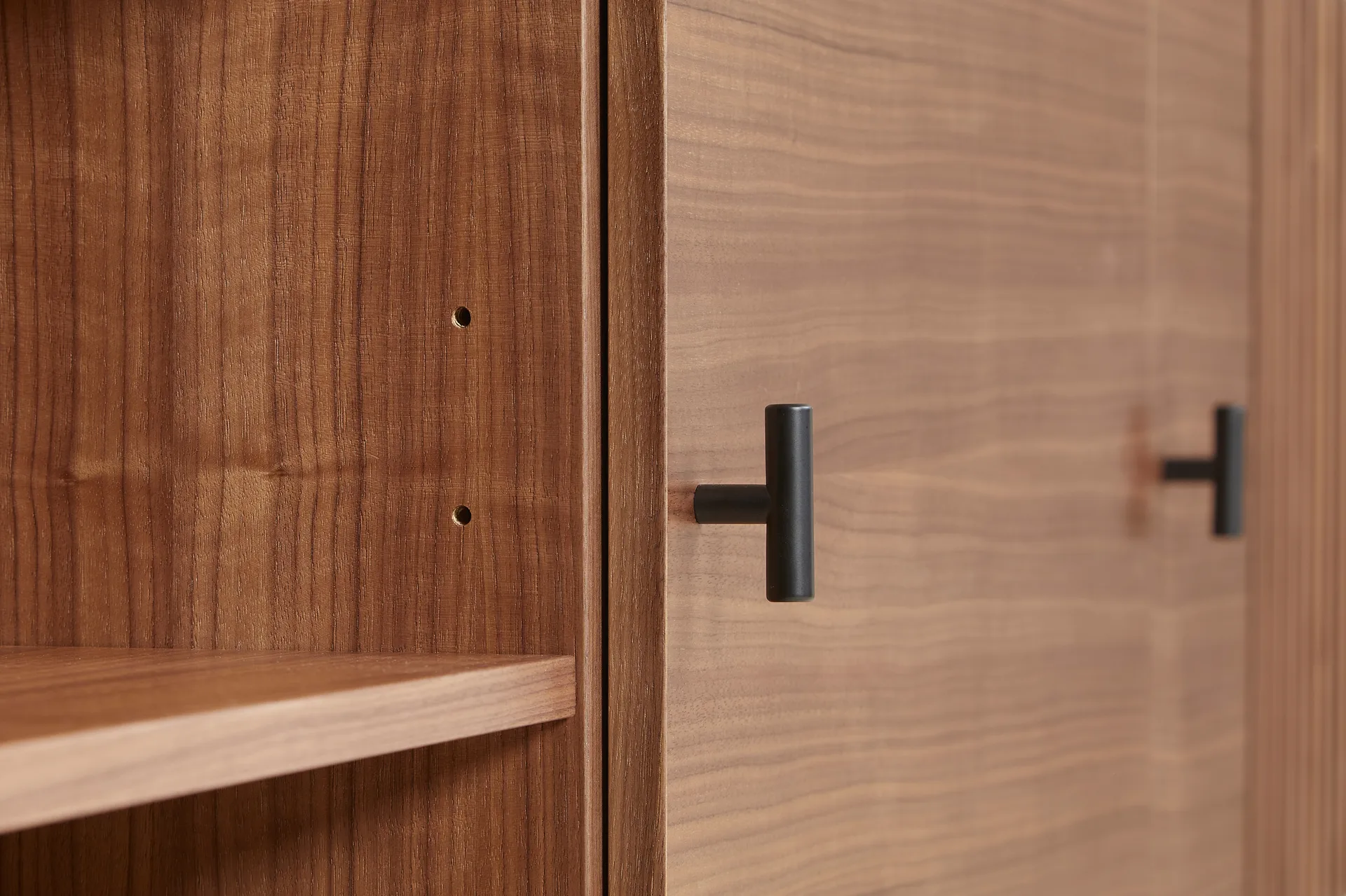 Array side table, 180 cm, Walnut Woud