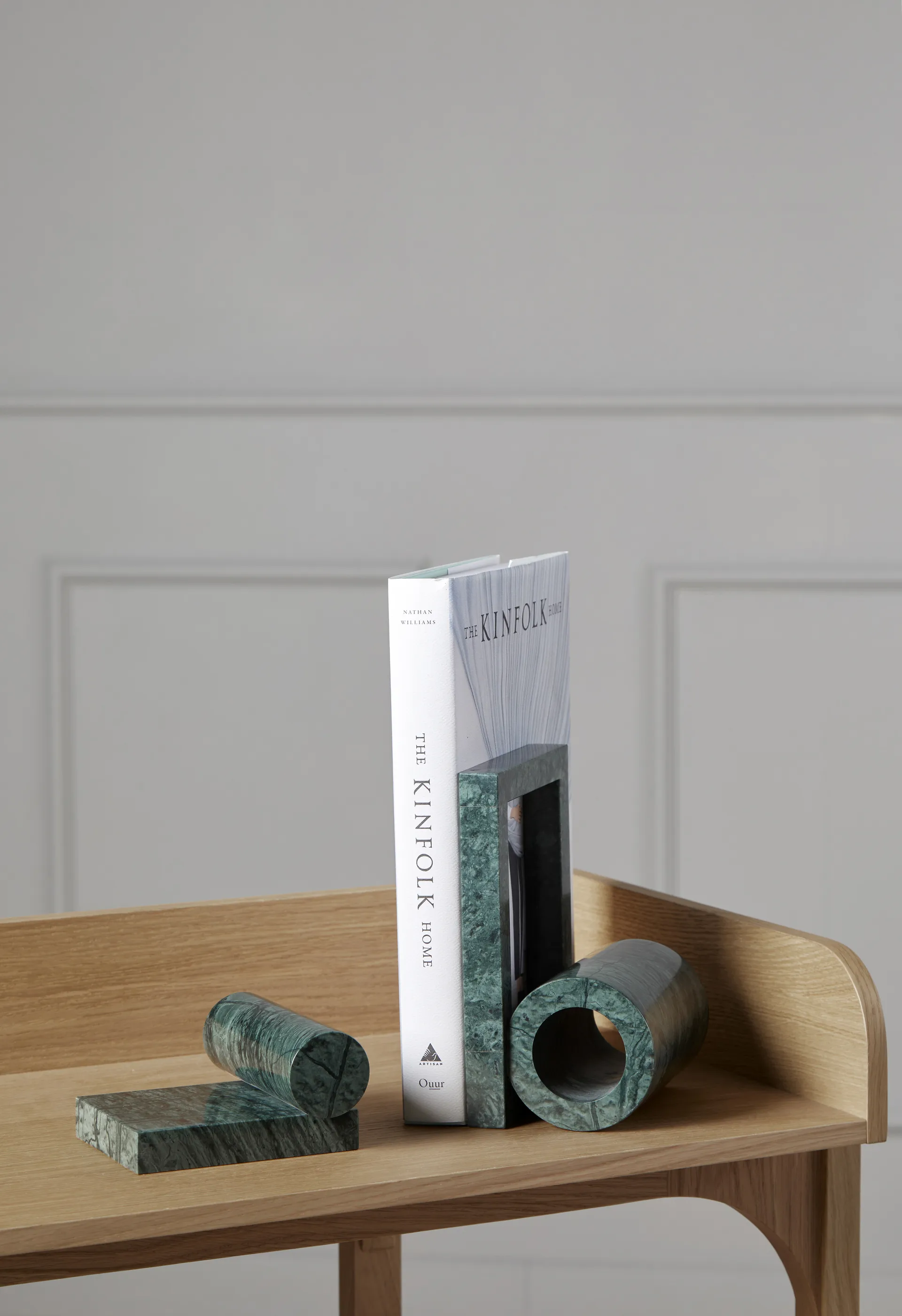 Booknd book support marble, Green Woud