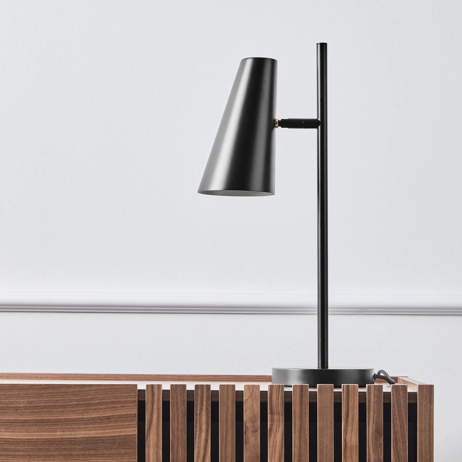 Cono table lamp, Black Woud