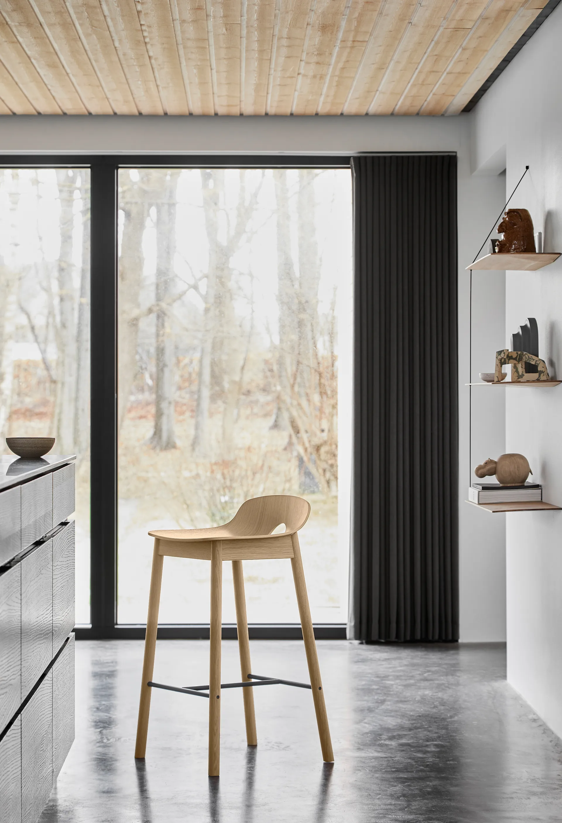 Mono barstool 65 cm, White pigmented oak Woud