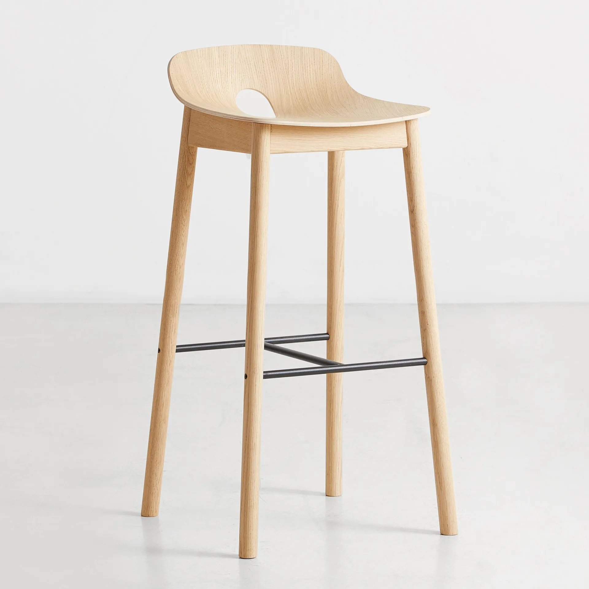 Mono barstool, White pigmented oak Woud