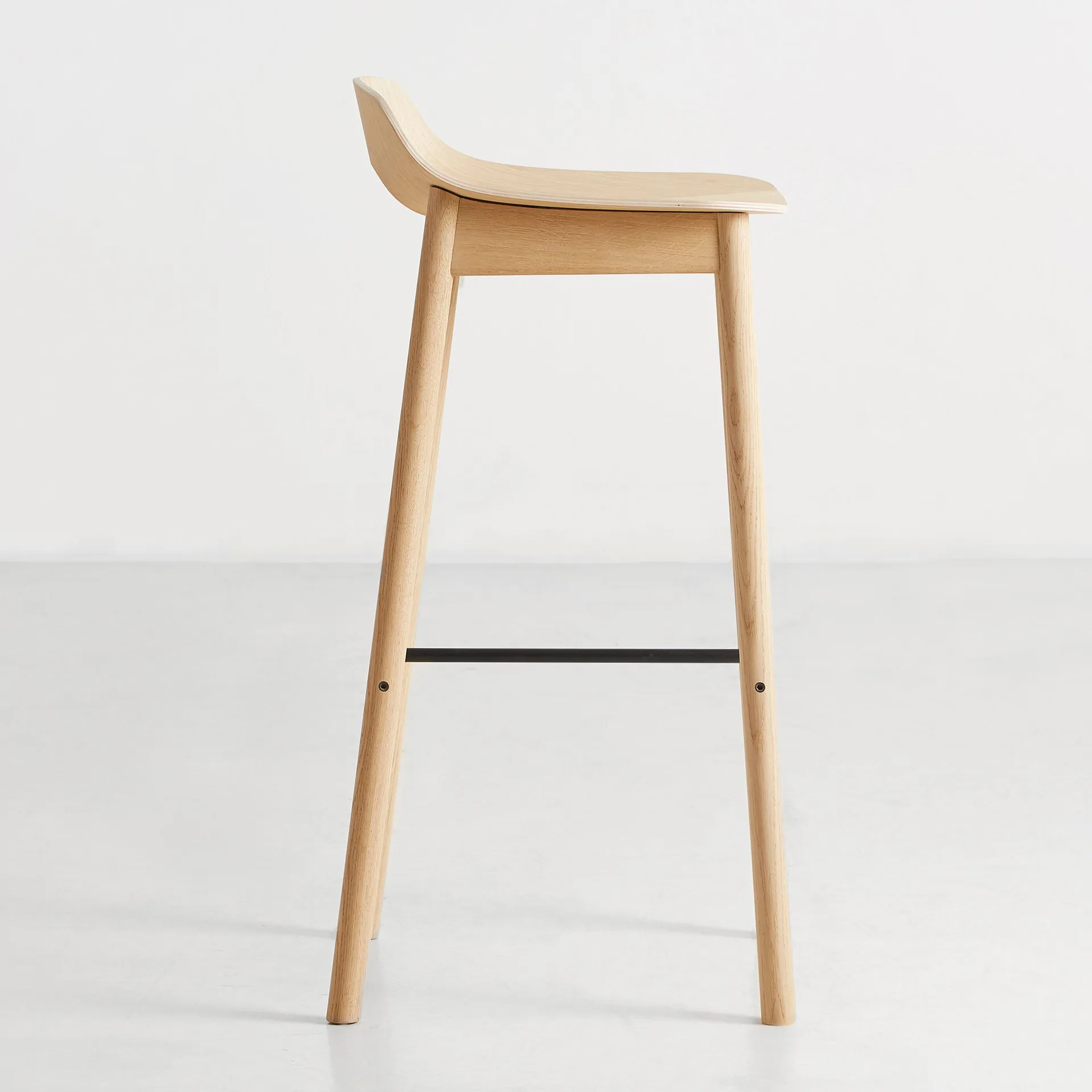 Mono barstool, White pigmented oak Woud