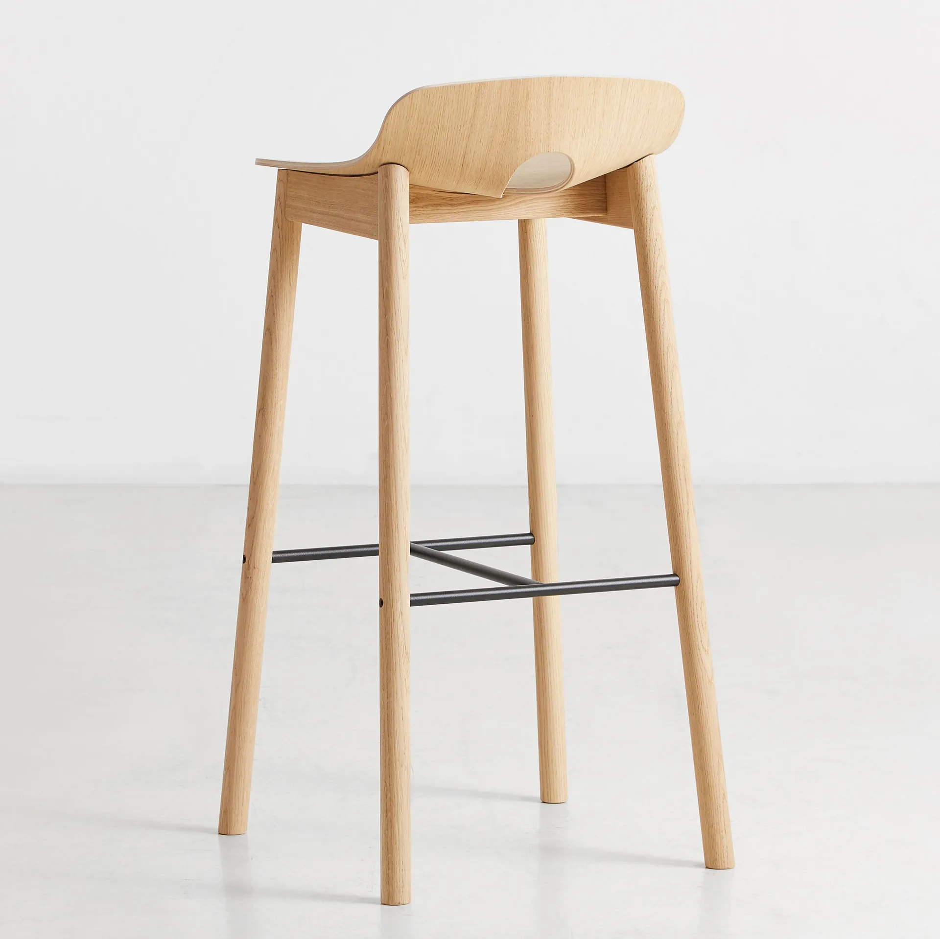 Mono barstool, White pigmented oak Woud