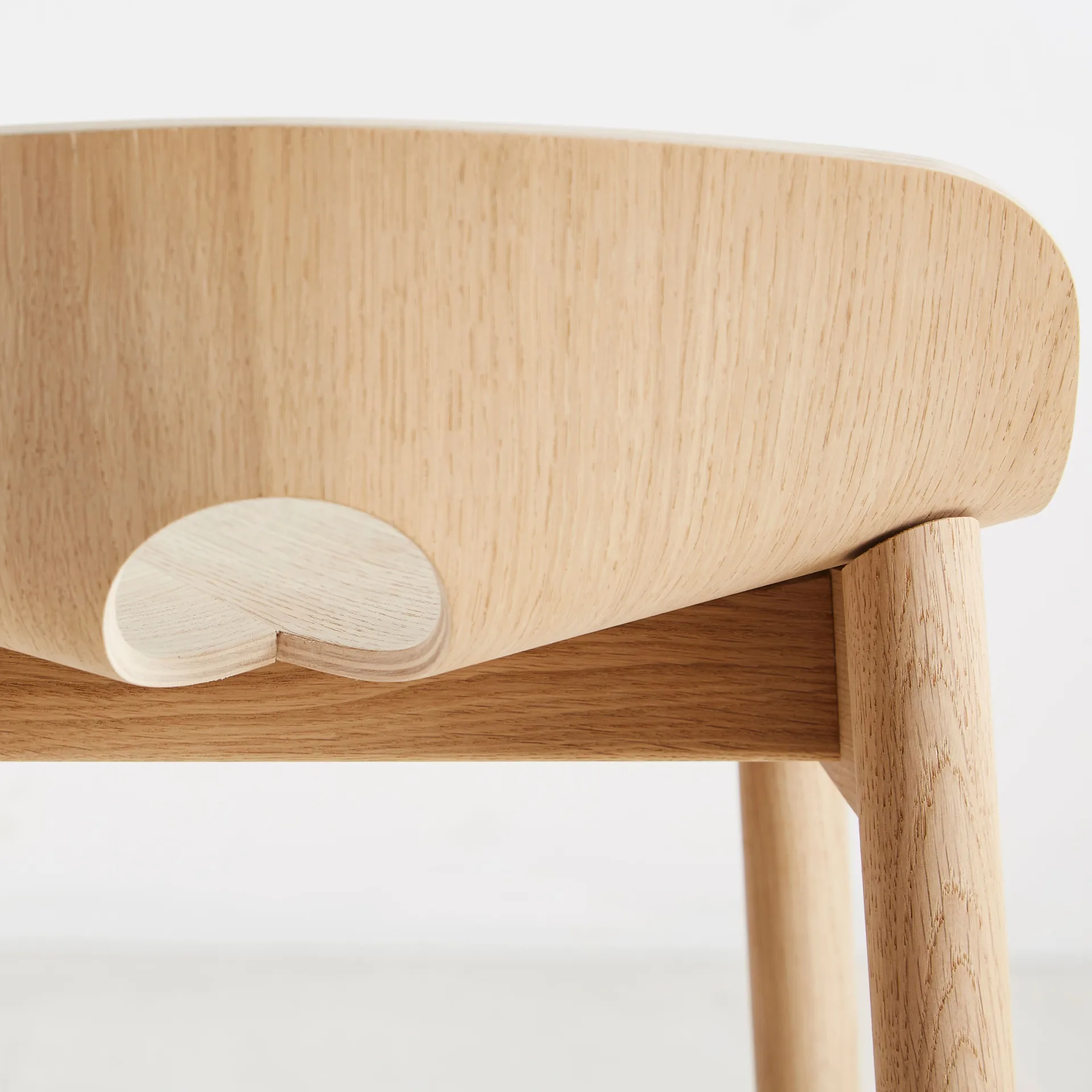 Mono barstool, White pigmented oak Woud