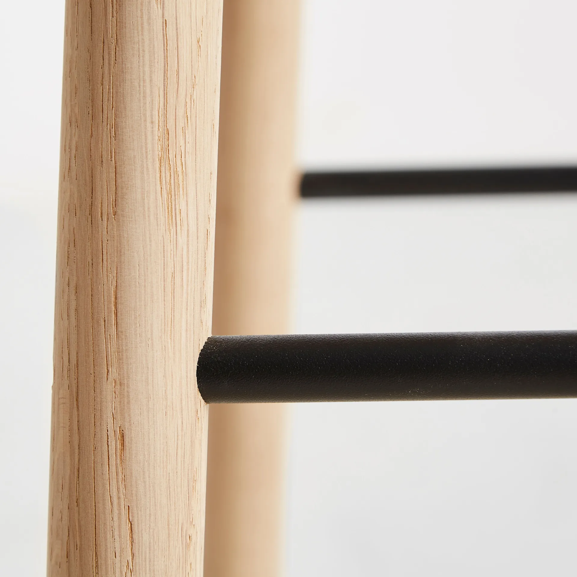 Mono barstool, White pigmented oak Woud