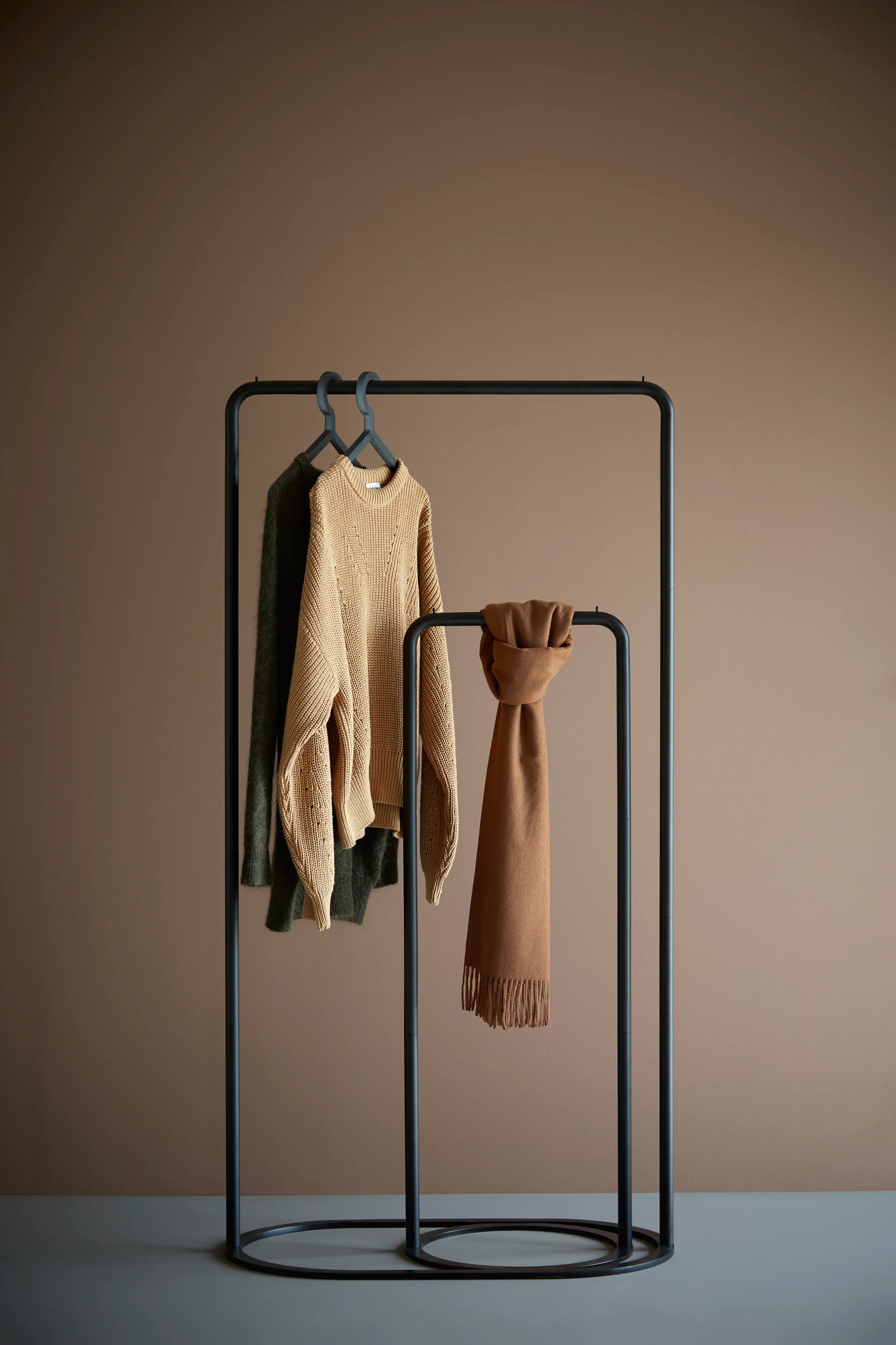 O&O clothes hanger, Small Woud