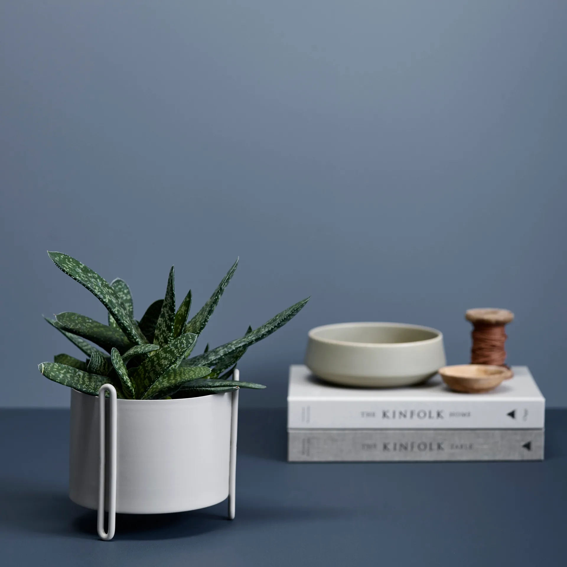 Pidestall flower pot small Ø15 cm, grey Woud
