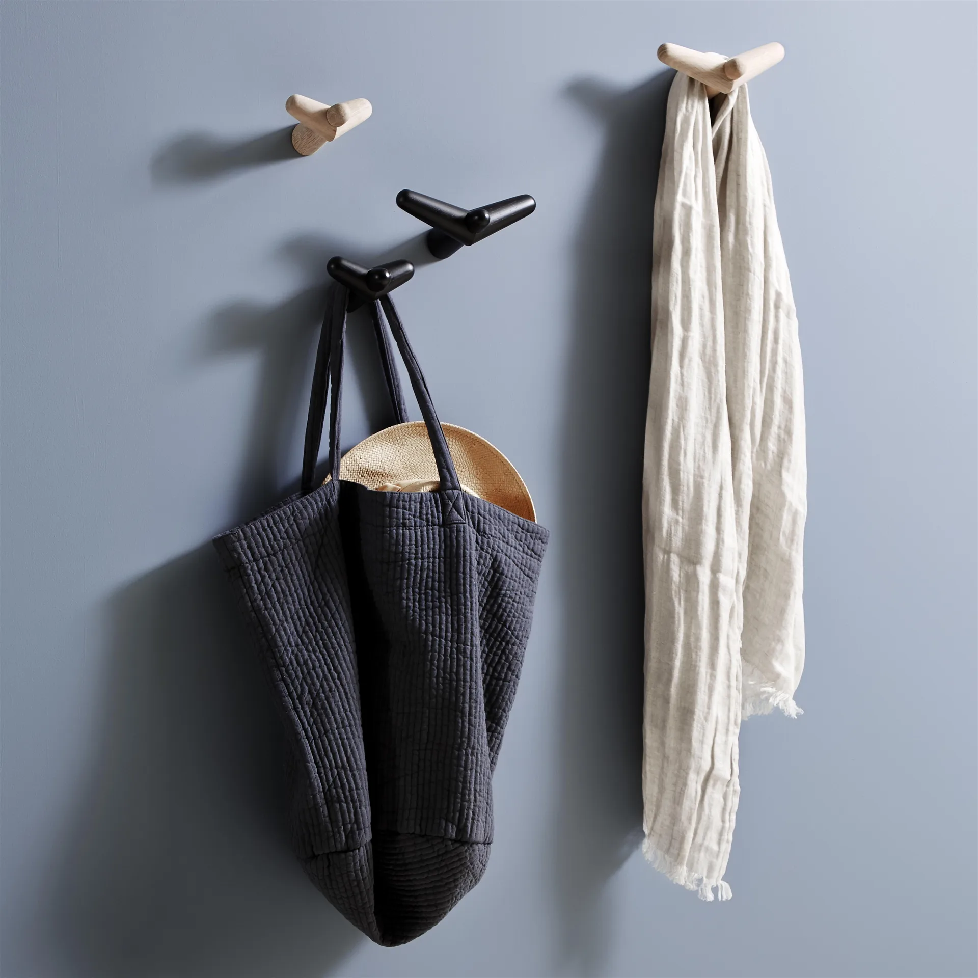 Tail wing hook medium, black-painted birch Woud