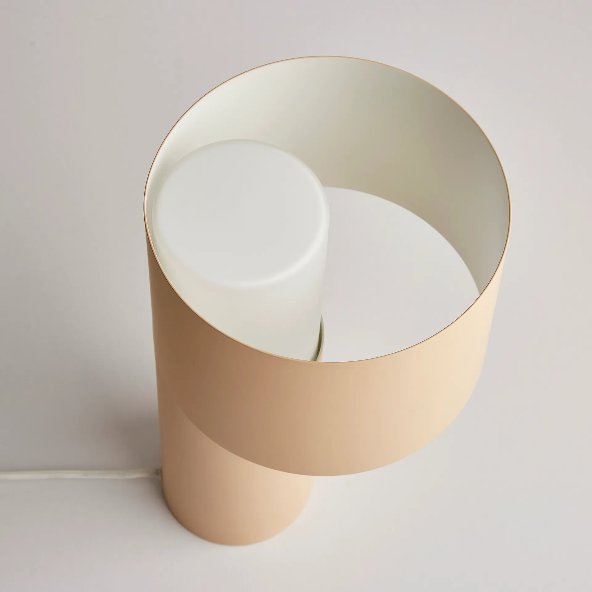 Tangent table lamp, sand Woud