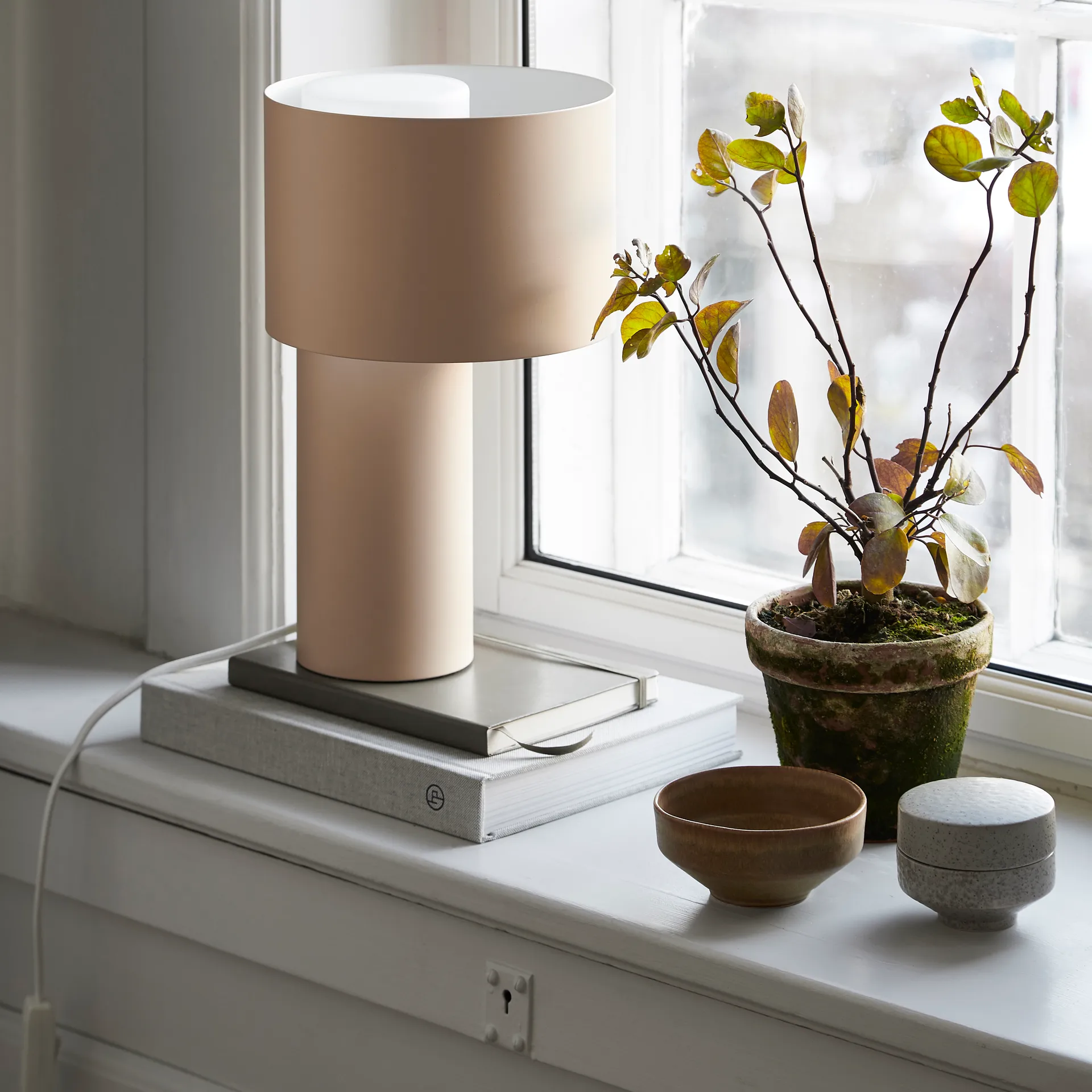Tangent table lamp, sand Woud