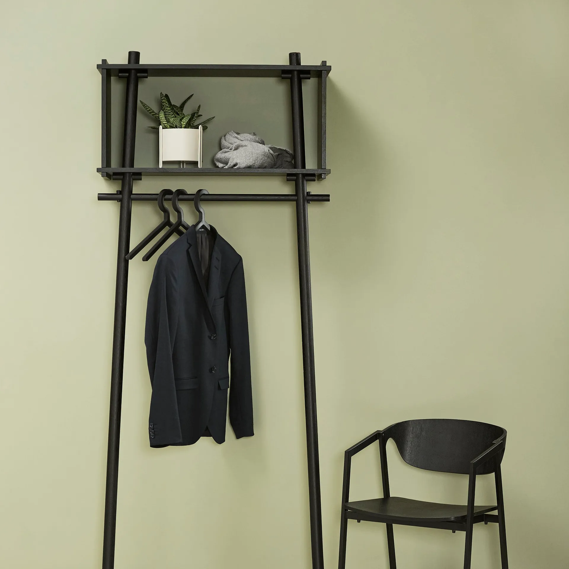 Tojbox hanger, Black lacquered oak Woud