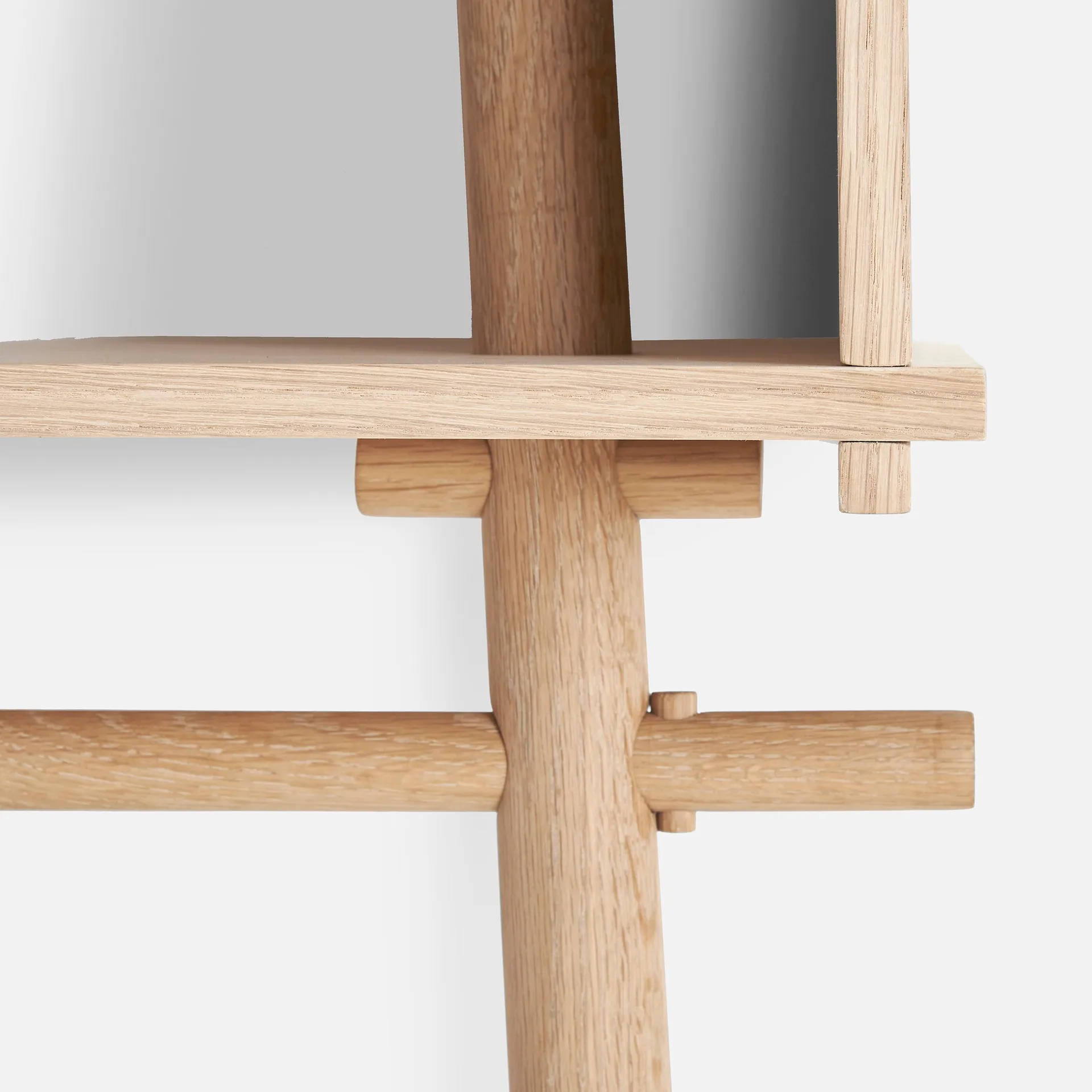 Tojbox hanger, Treated oak Woud