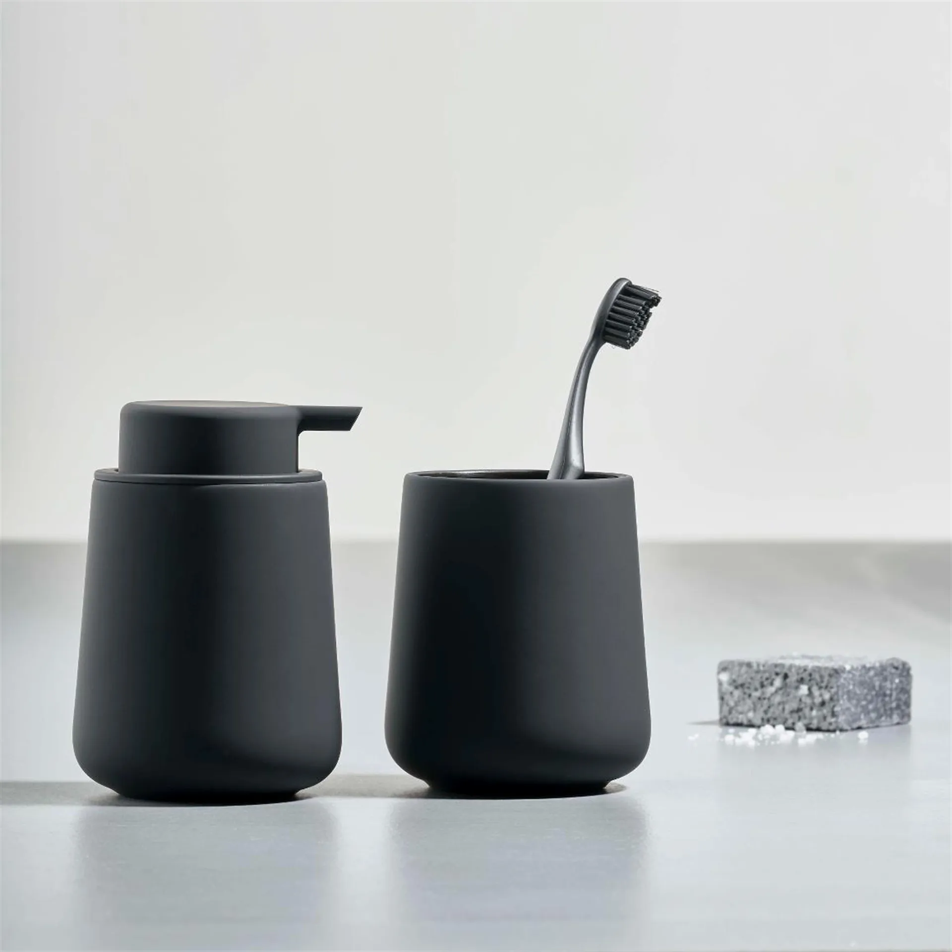 Nova One toothbrush mug, black Zone Denmark