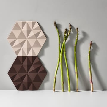 Ori Facet trivet 14x16 cm - chocolate - Zone Denmark
