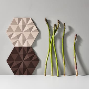 Ori Facet trivet 14x16 cm - desert - Zone Denmark