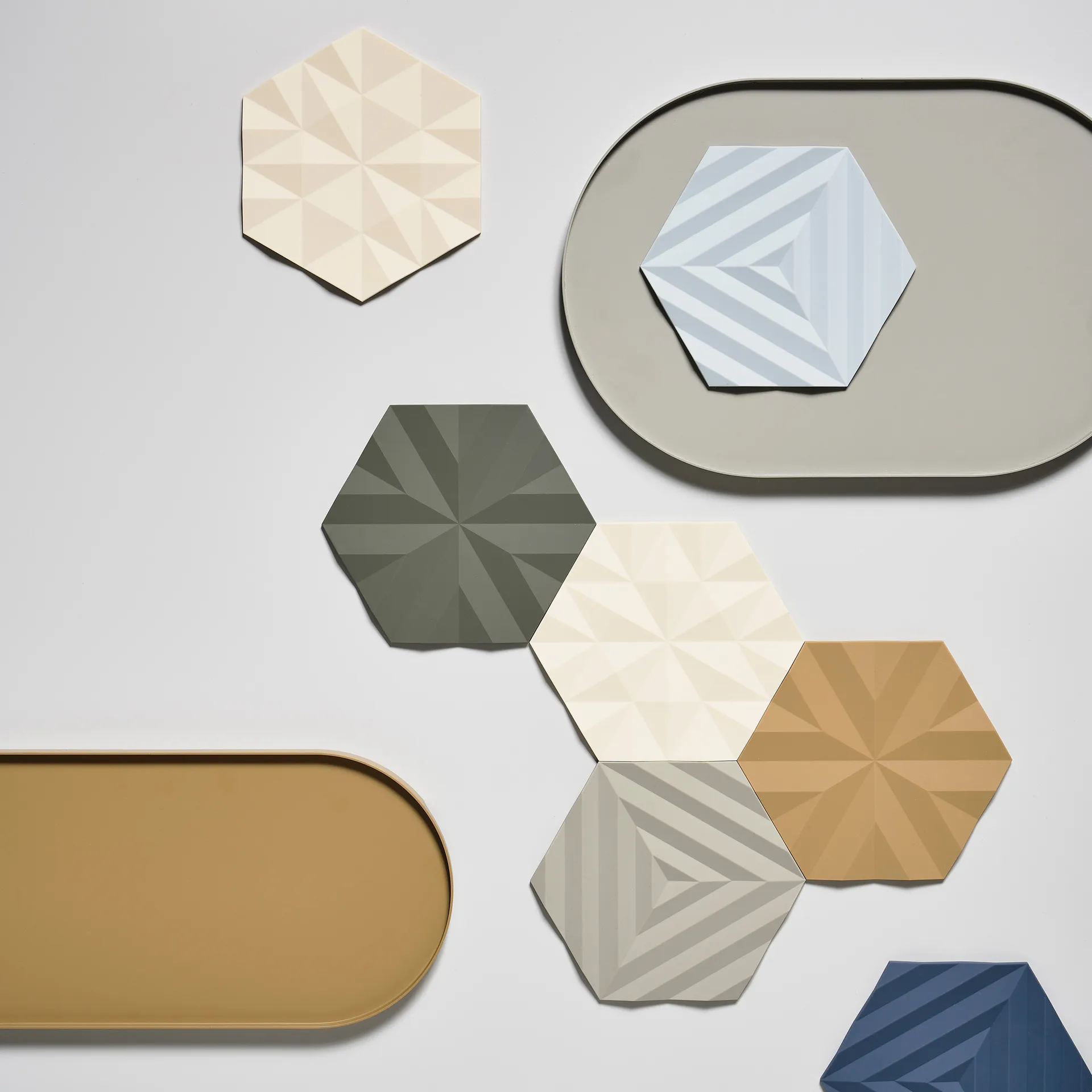 Ori Fold trivet 14x16 cm, mud Zone Denmark