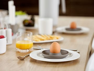 Singles egg cup 4-pack with holder - Taupe - Zone Denmark