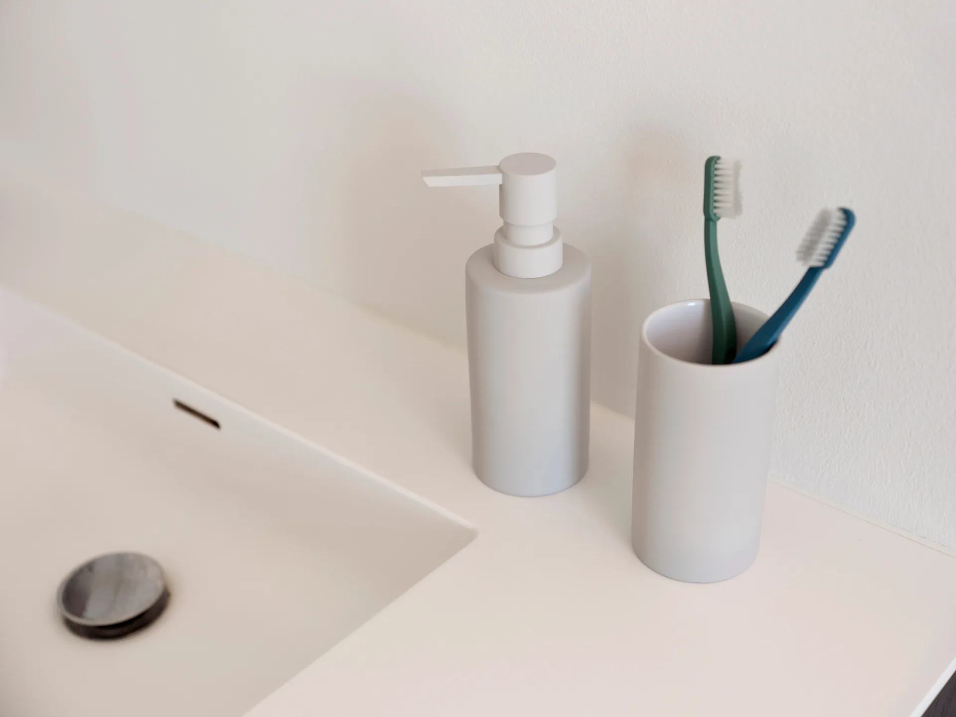 Solo toothbrush mug, Soft Grey Zone Denmark