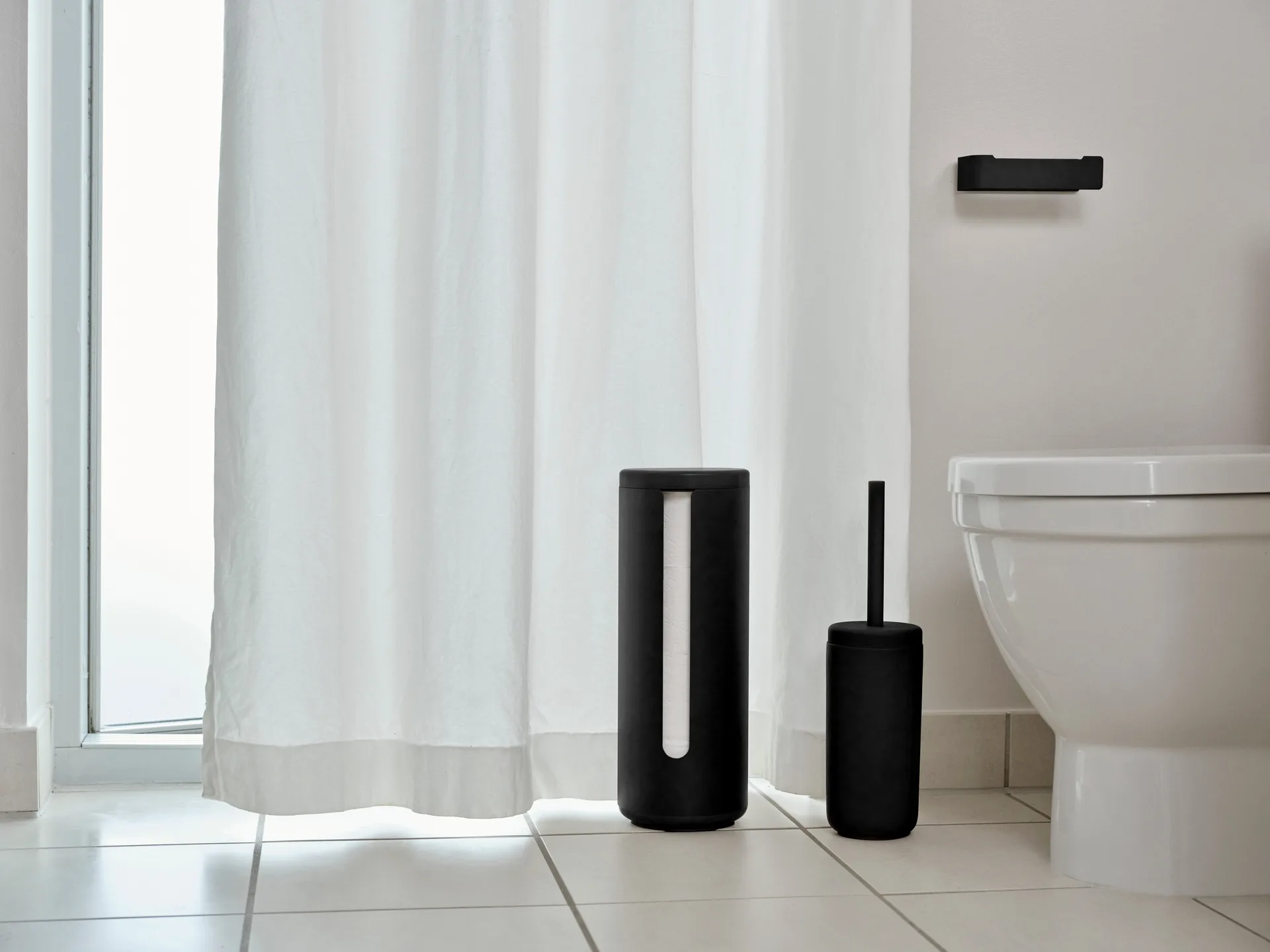 Ume holder for toilet paper, Black Zone Denmark