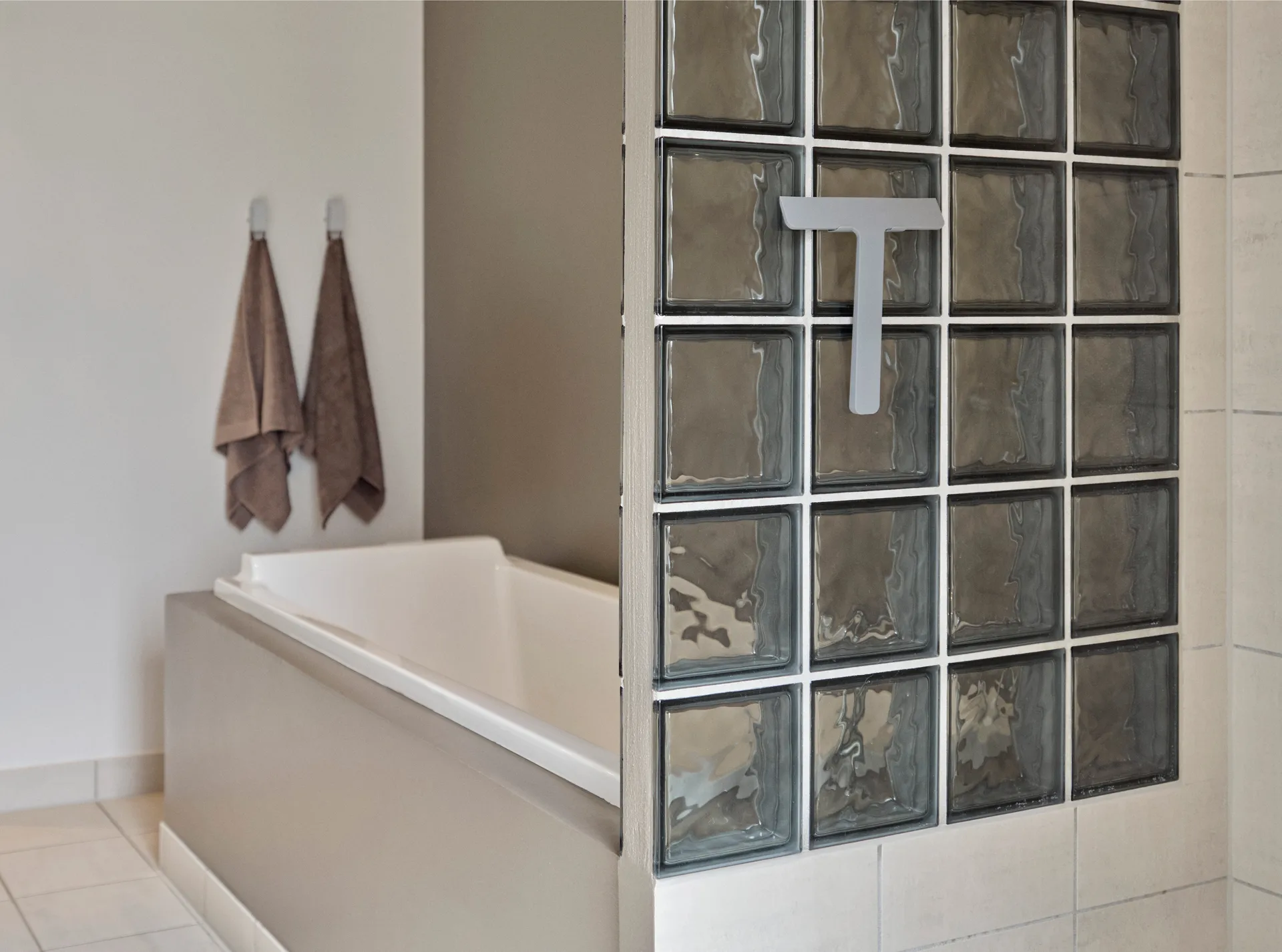 Ume scraper with holder, Soft Grey Zone Denmark