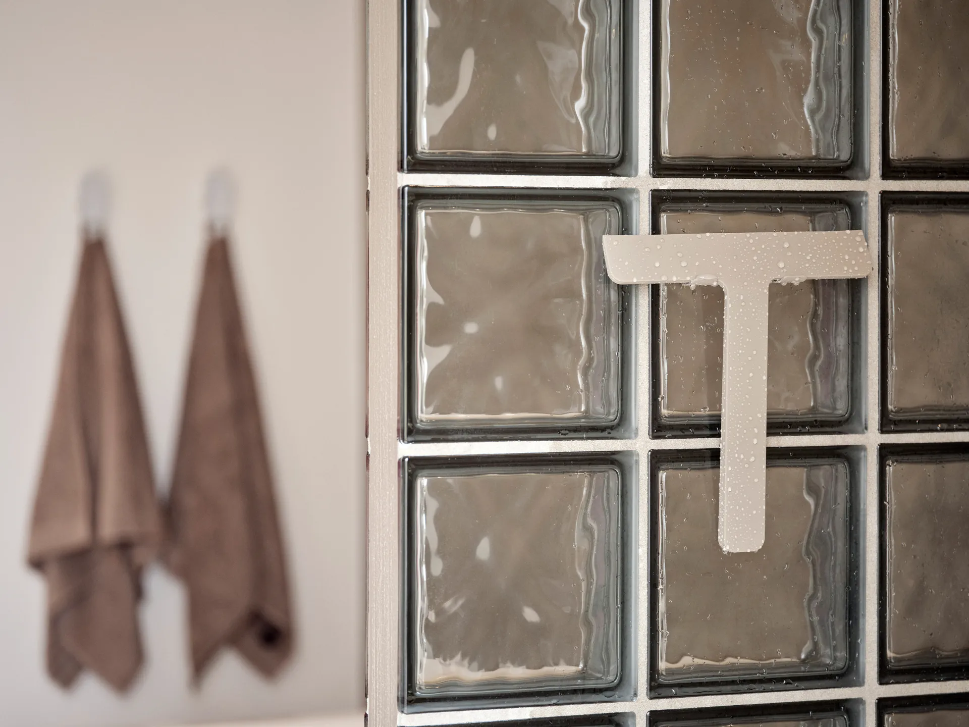 Ume scraper with holder, Taupe Zone Denmark