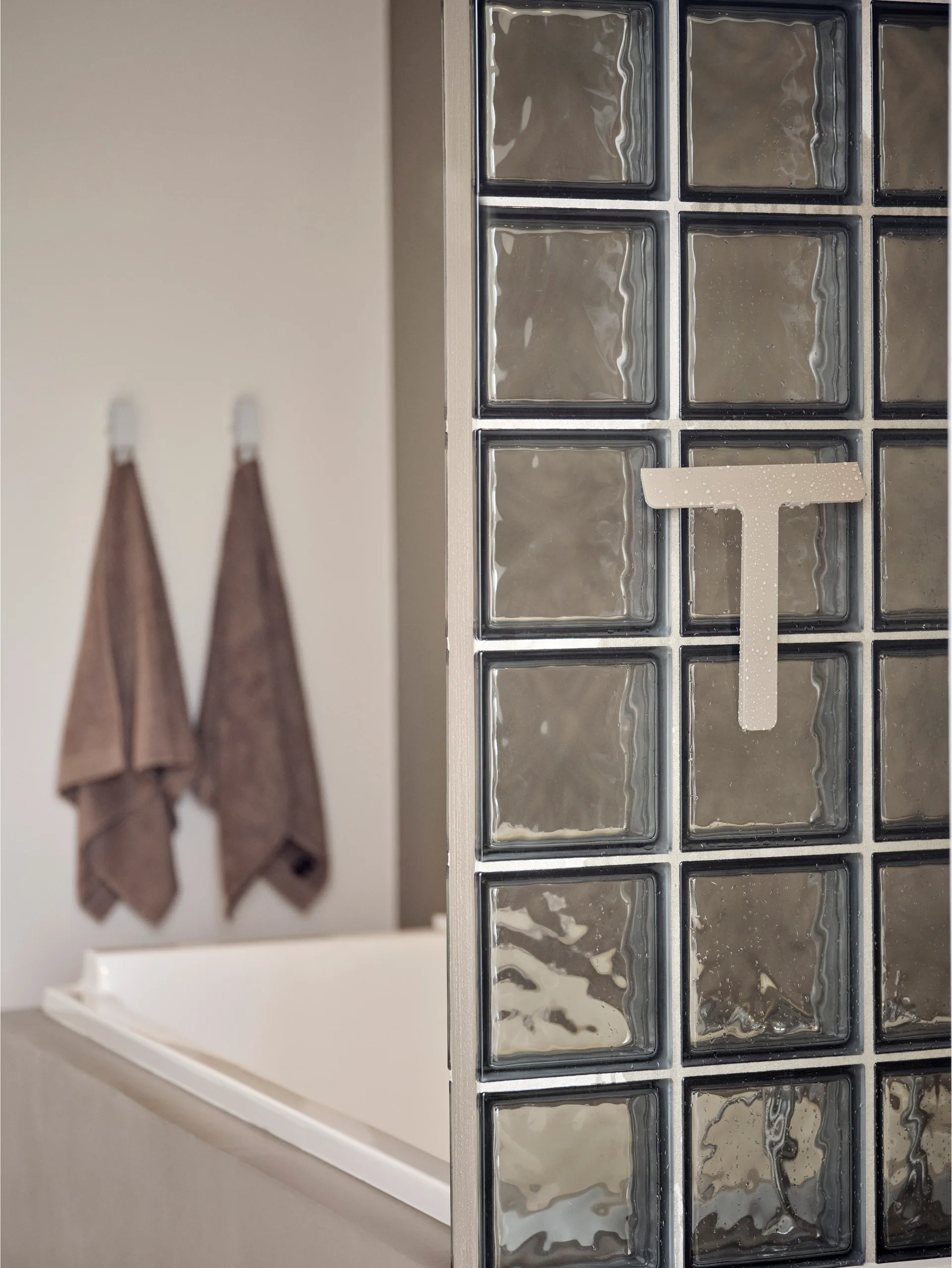 Ume scraper with holder, Taupe Zone Denmark