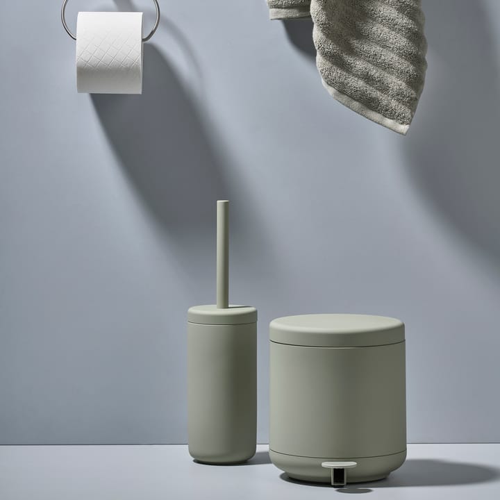 https://www.nordicnest.com/assets/blobs/zone-denmark-ume-toilet-brush-eucalyptus/36750-01-04-dab6bf37e4.jpg?preset=tiny&dpr=2