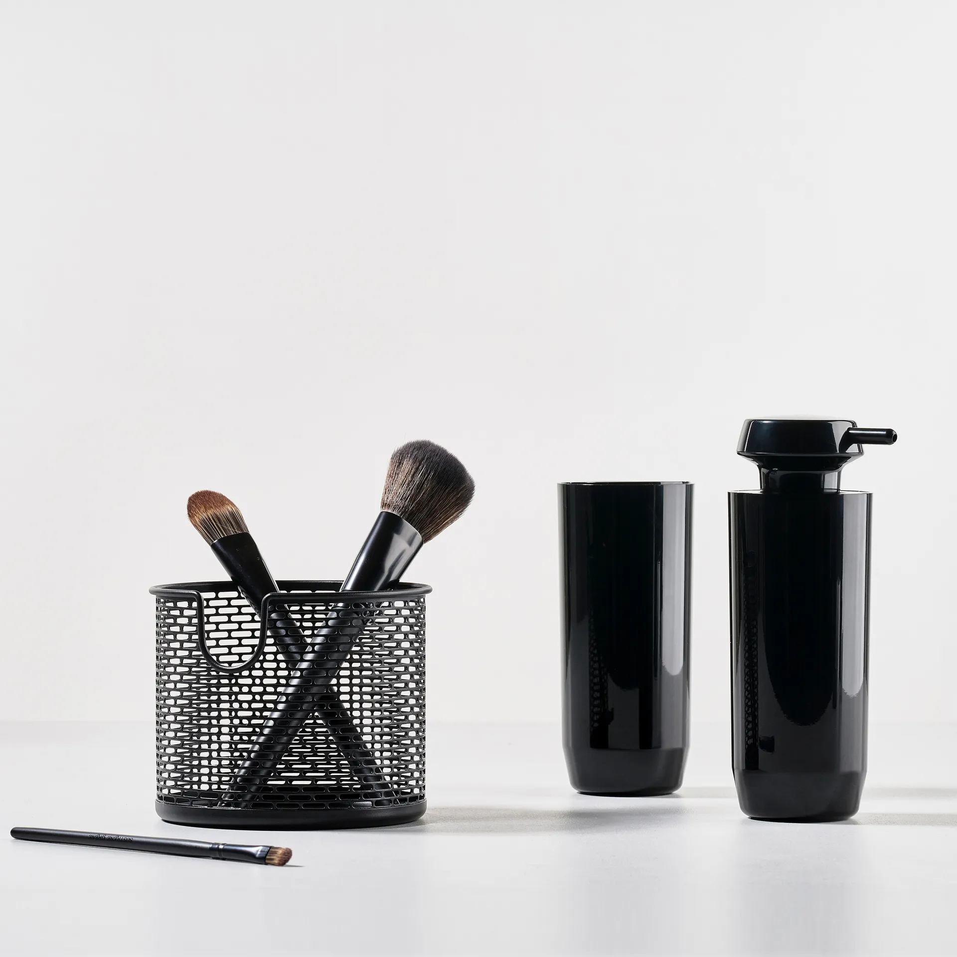 Zone Suii toothbrush mug 14 cm, black Zone Denmark