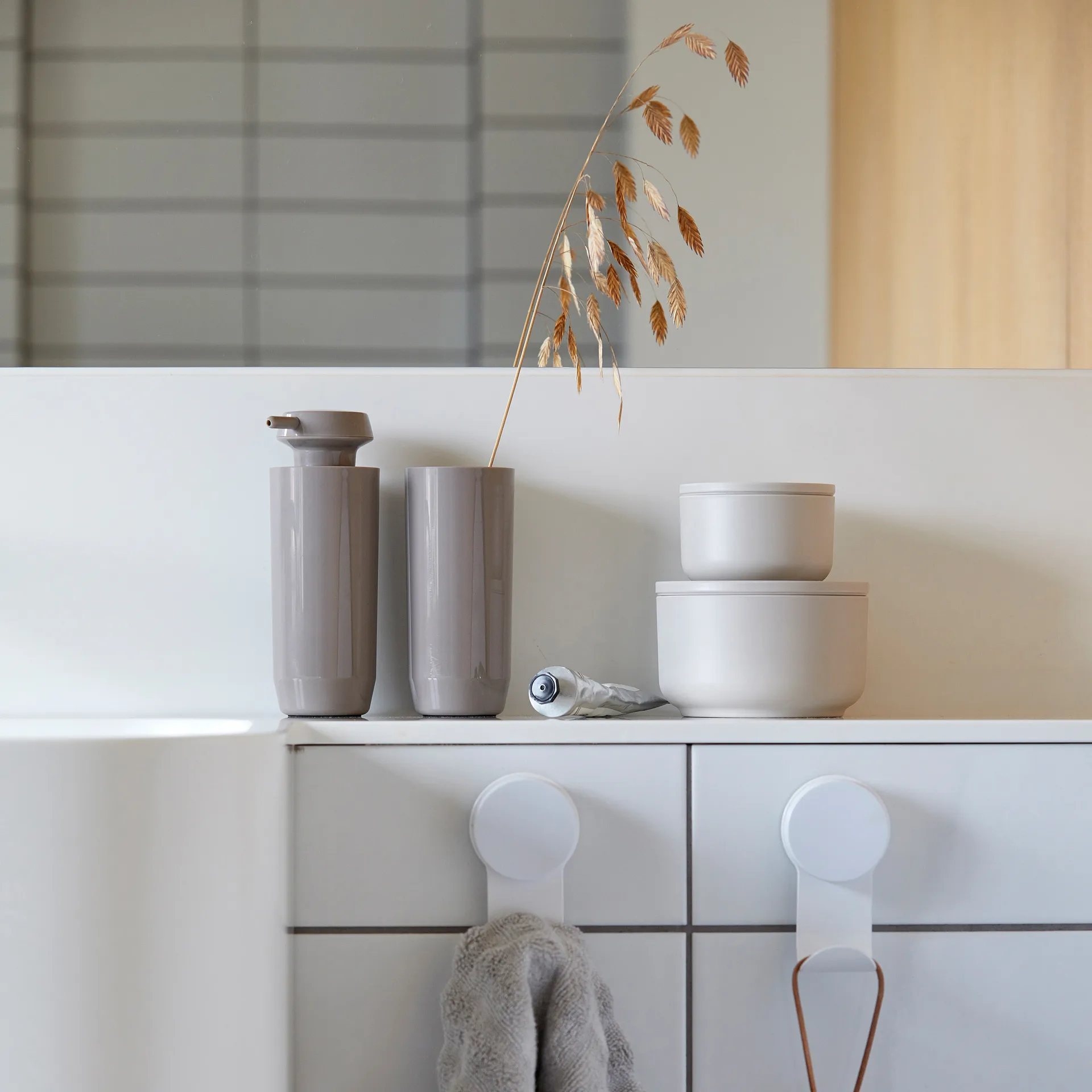 Zone Suii toothbrush mug 14 cm, taupe Zone Denmark