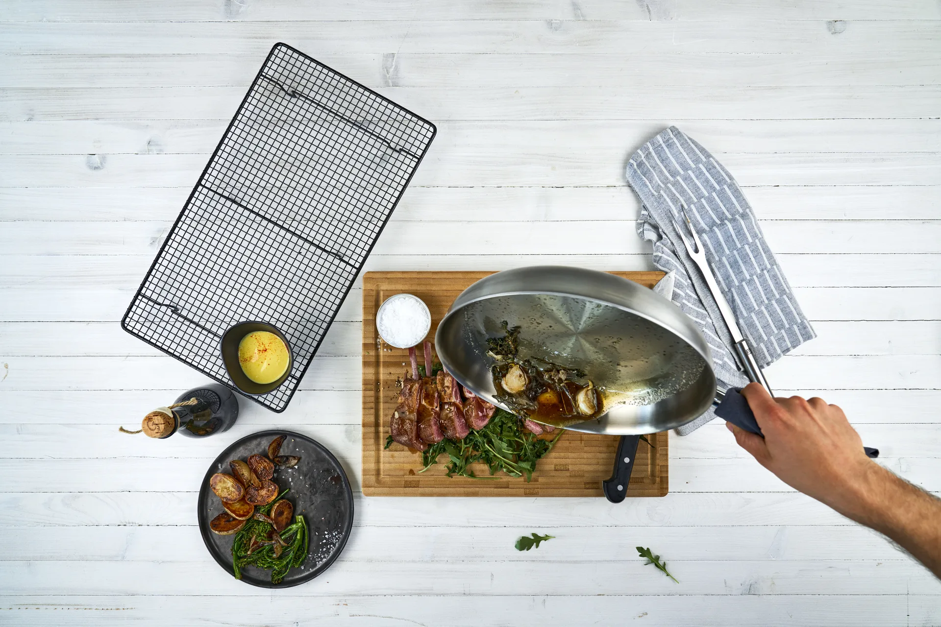 Zwilling bamboo cutting board, Between Zwilling