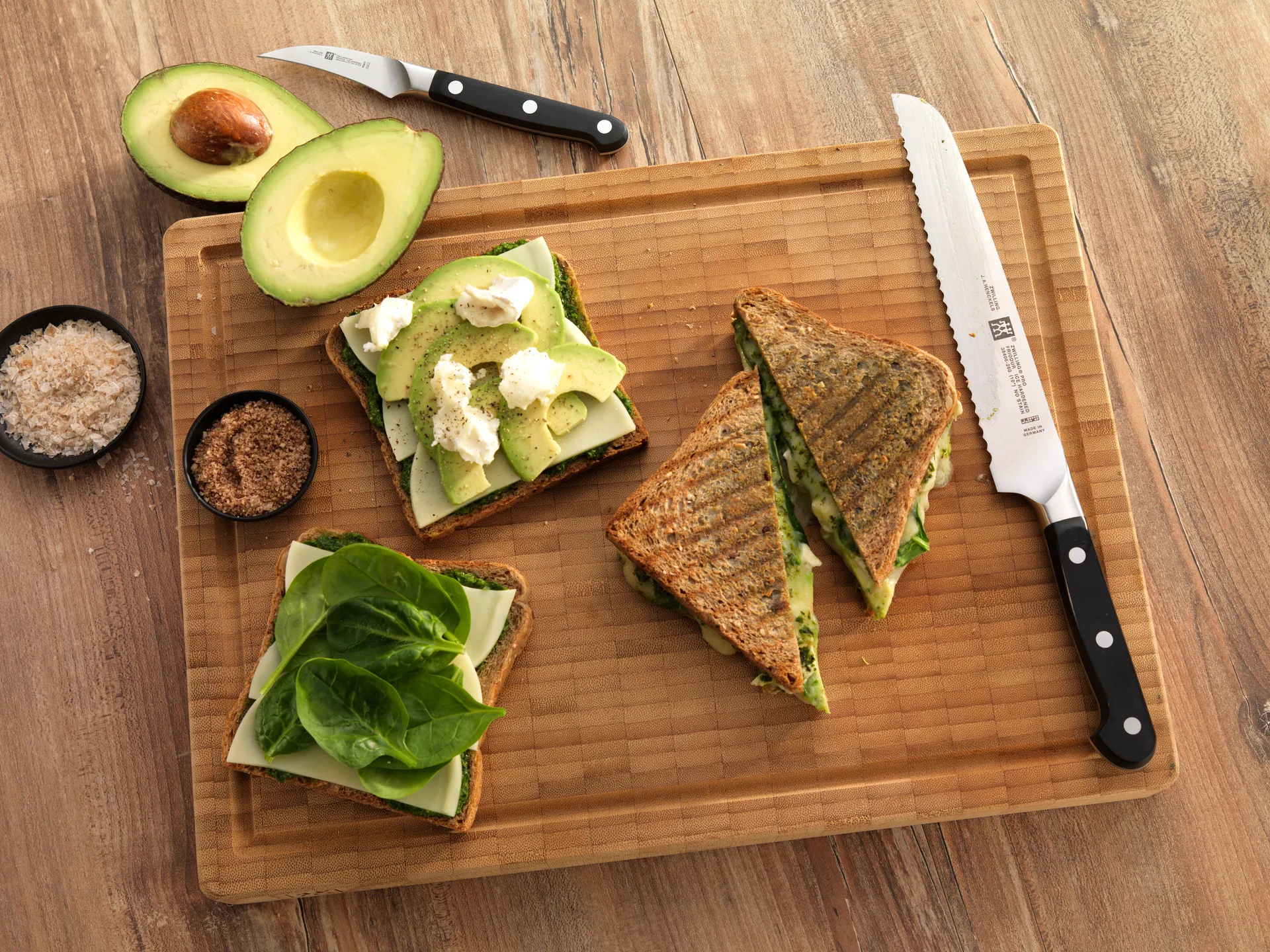 Zwilling Pro serrated utility knife 13 cm, Black-stainless steel Zwilling