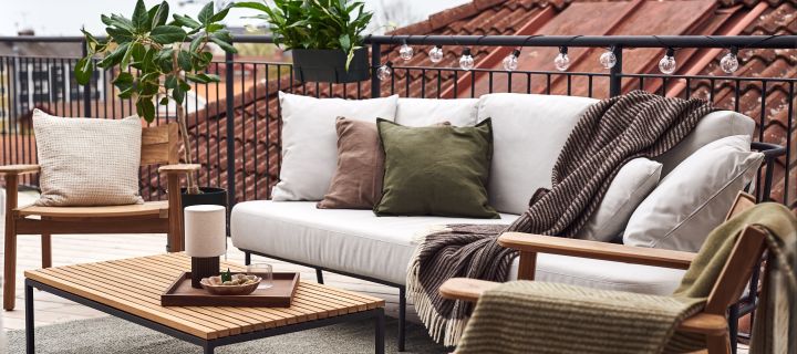Decorate your balcony with cosy wool blankets and pillows from NJRD, Ernst, Himla and Scandi Living contribute to a more cosy balcony.