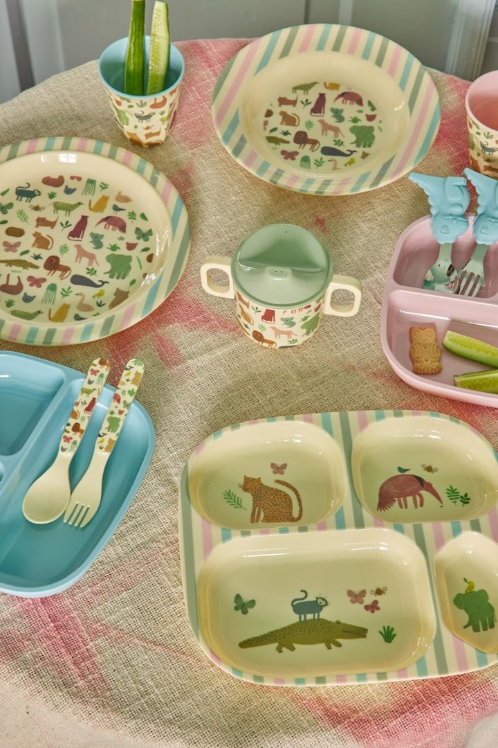 This cute dinner set with children's tableware from Rice with the Sweet Jungle print pattern is perfect as a baby shower gift.